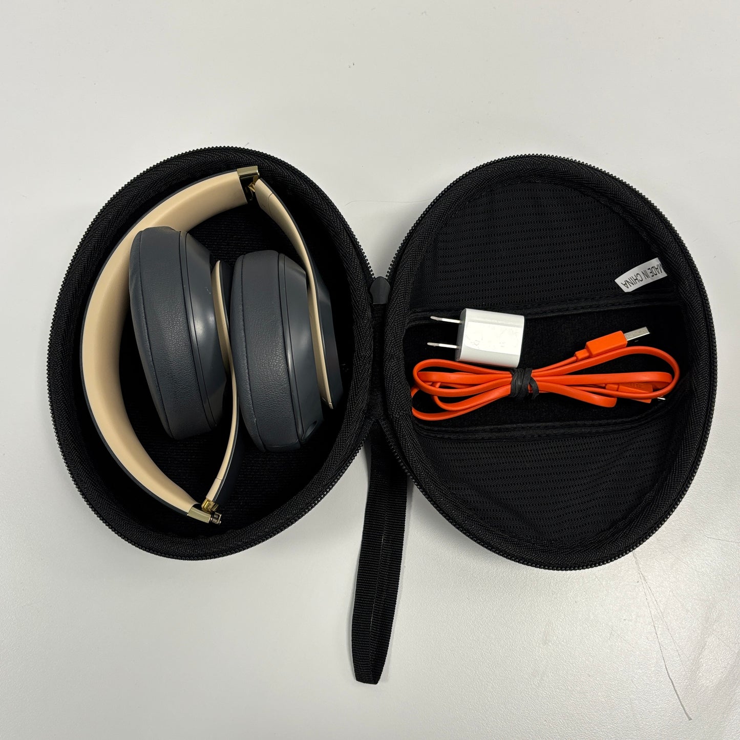 Beats Studio3 Wireless Over-Ear Bluetooth Headphones Black Gold