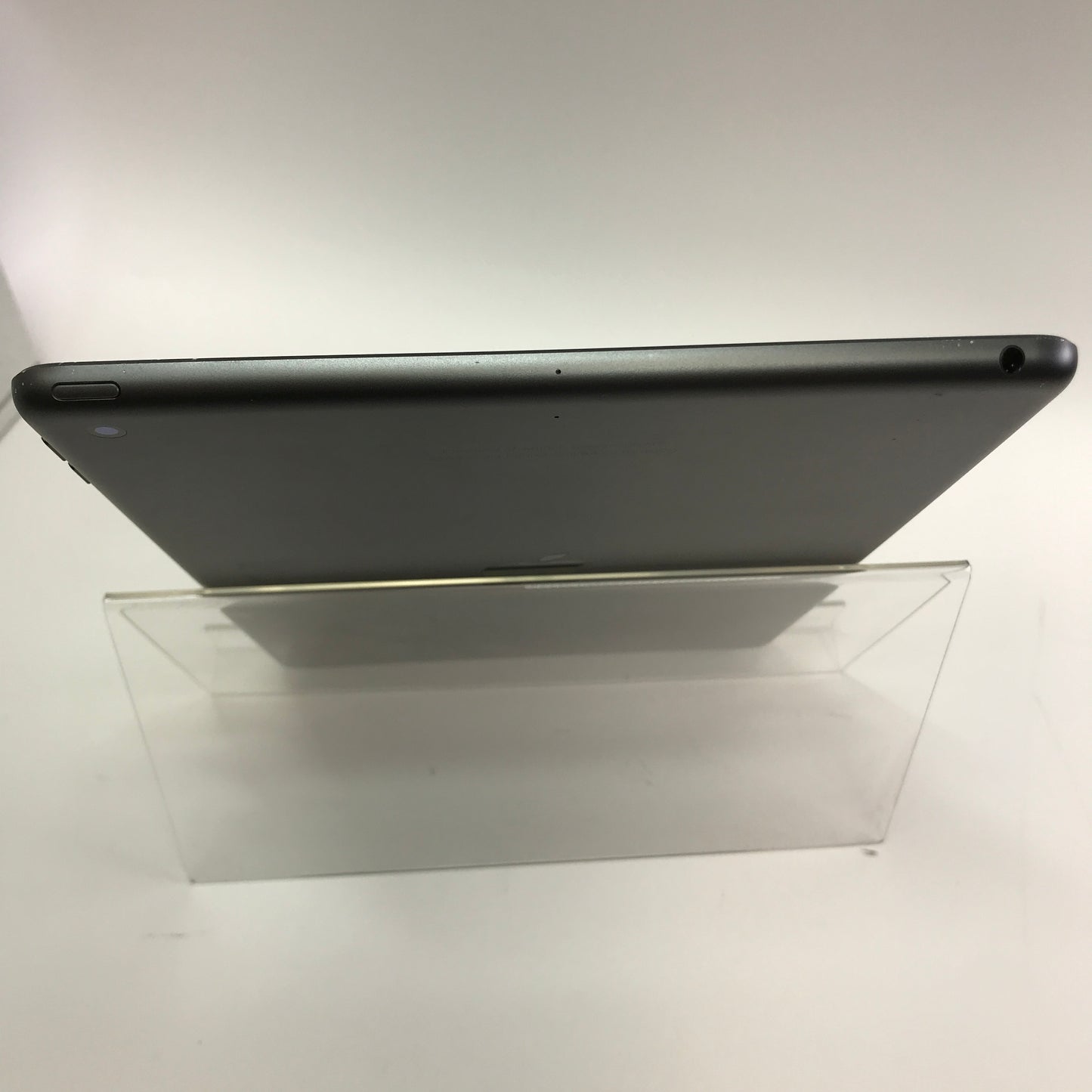 WiFi Only Apple iPad 8th Gen 32GB Space gray MYL92LL/A