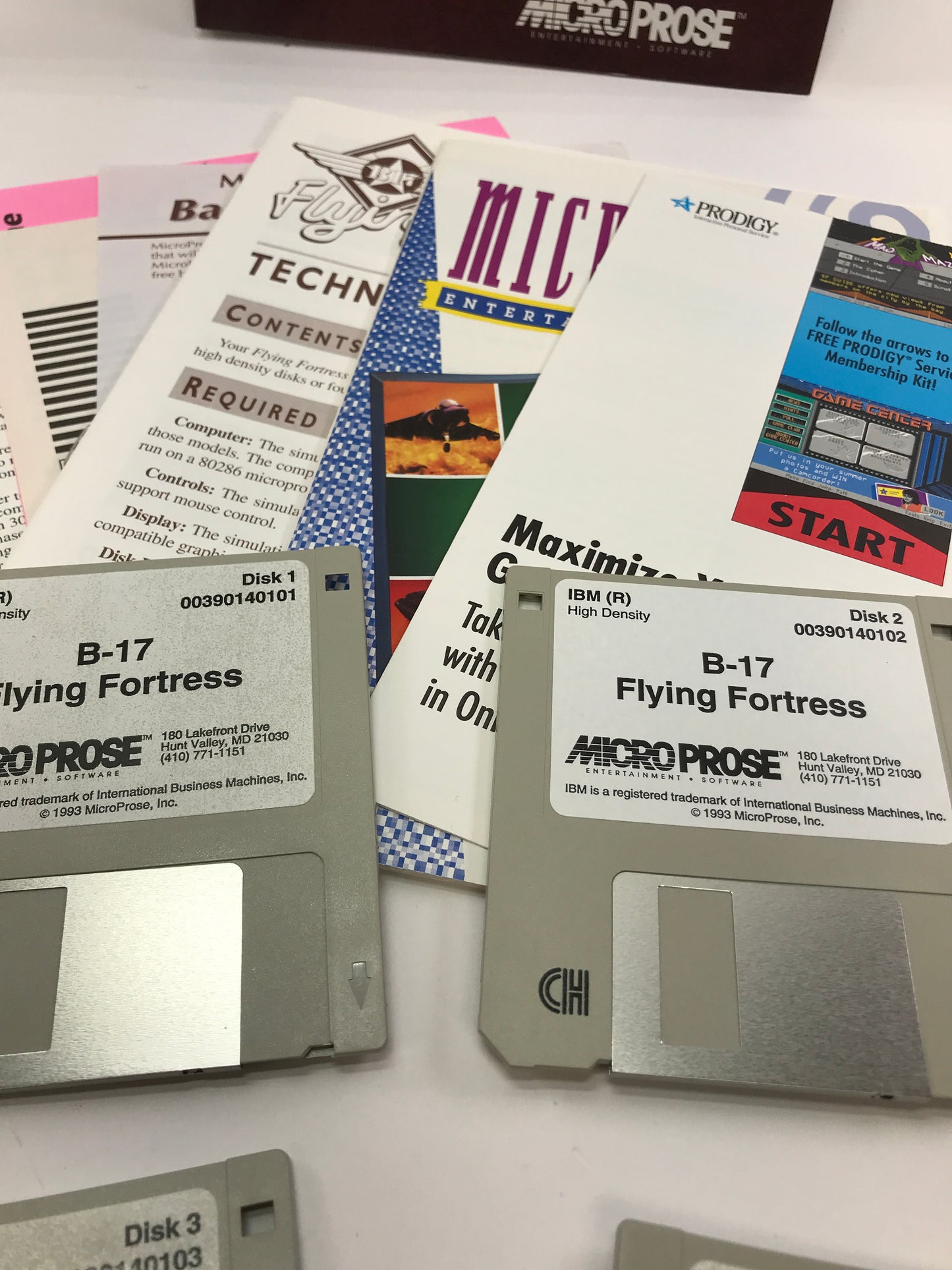 B-17 Flying Fortress World War II Bombers In Action (PC, 1993) CIB