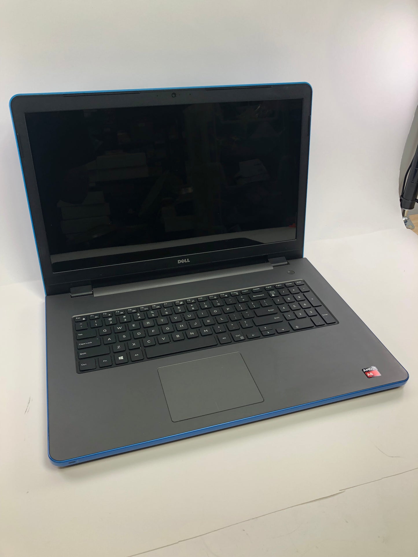 Dell Inspiron 5755 17.3" AMD A8-7410 2.2GHz, 8GB RAM, 1TB HDD, Radeon R5 - READ
