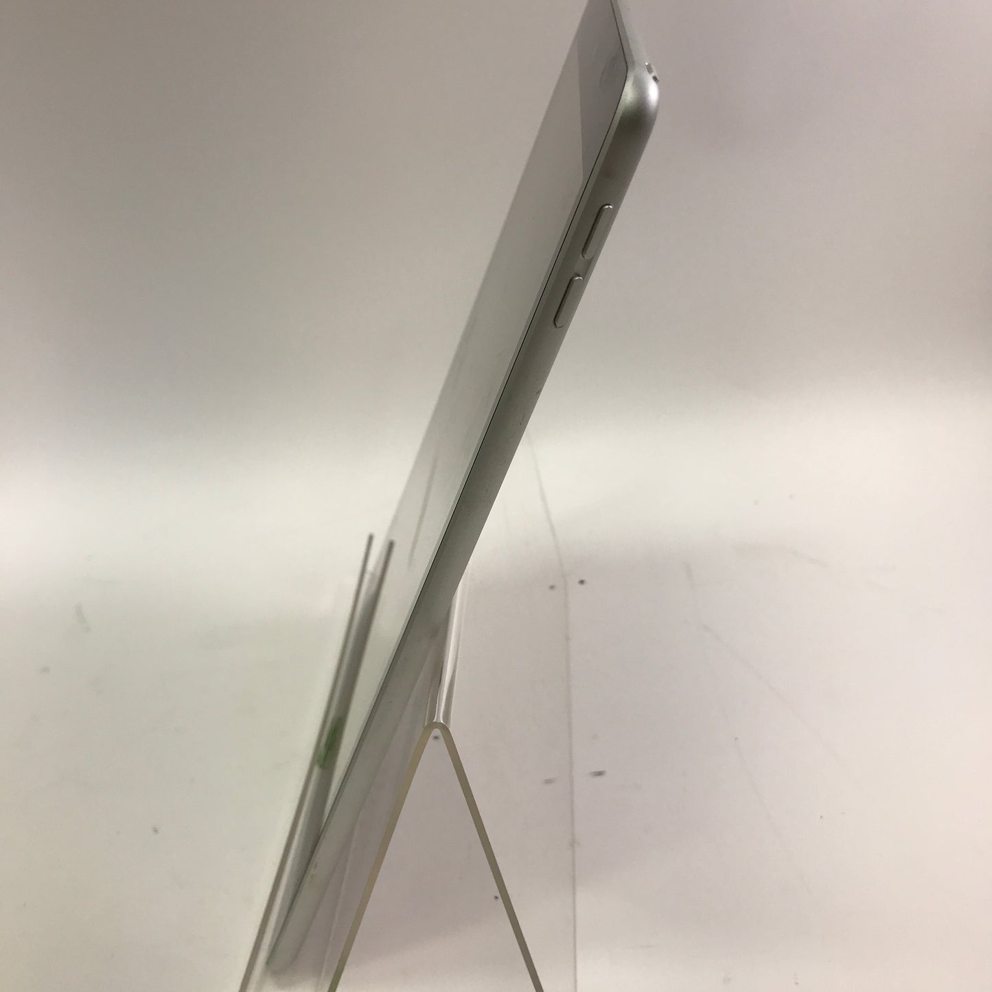 WiFi Only Apple iPad 5th Gen 256GB Space gray MM9L3LL/A