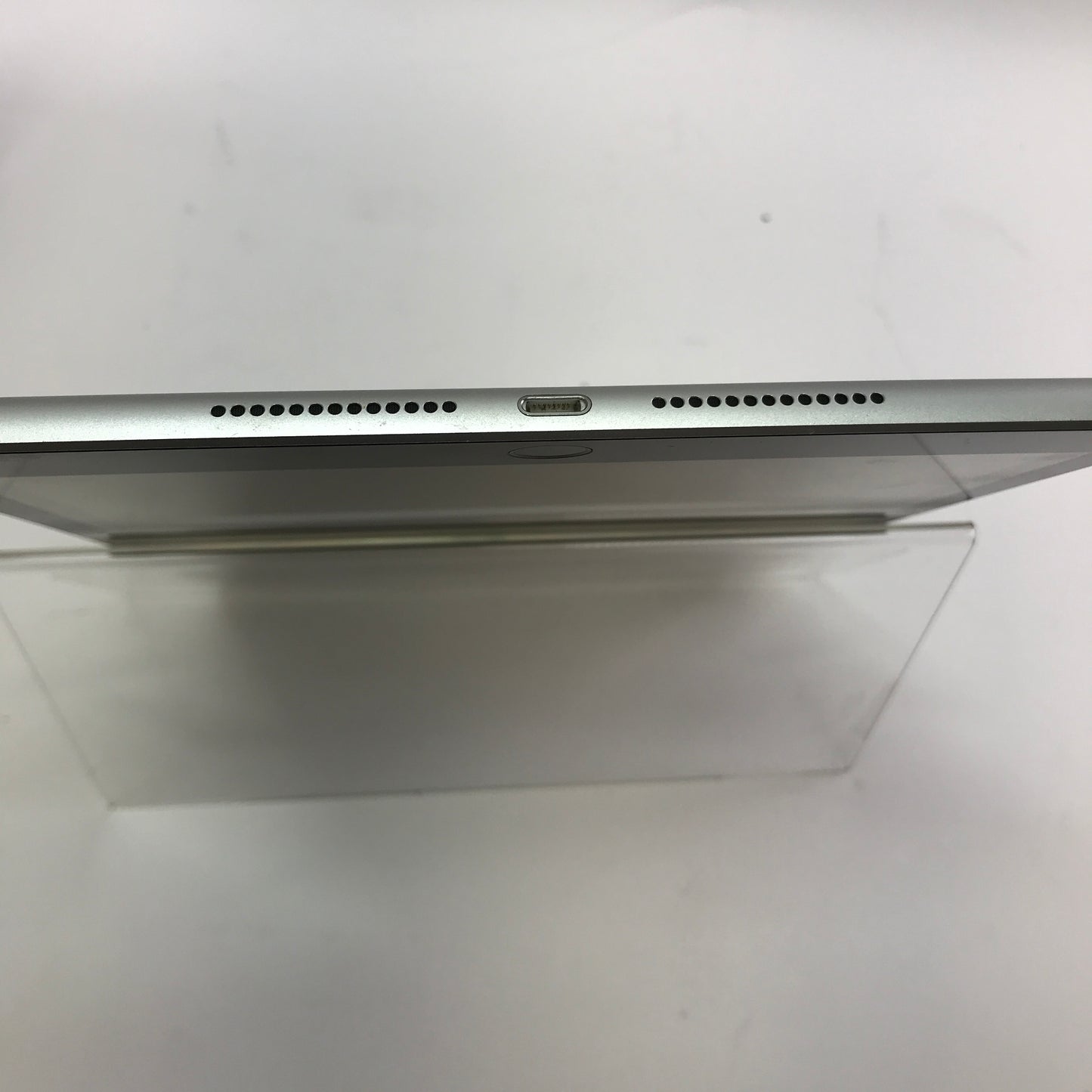 WiFi Only Apple iPad 5th Gen 256GB Space gray MM9L3LL/A