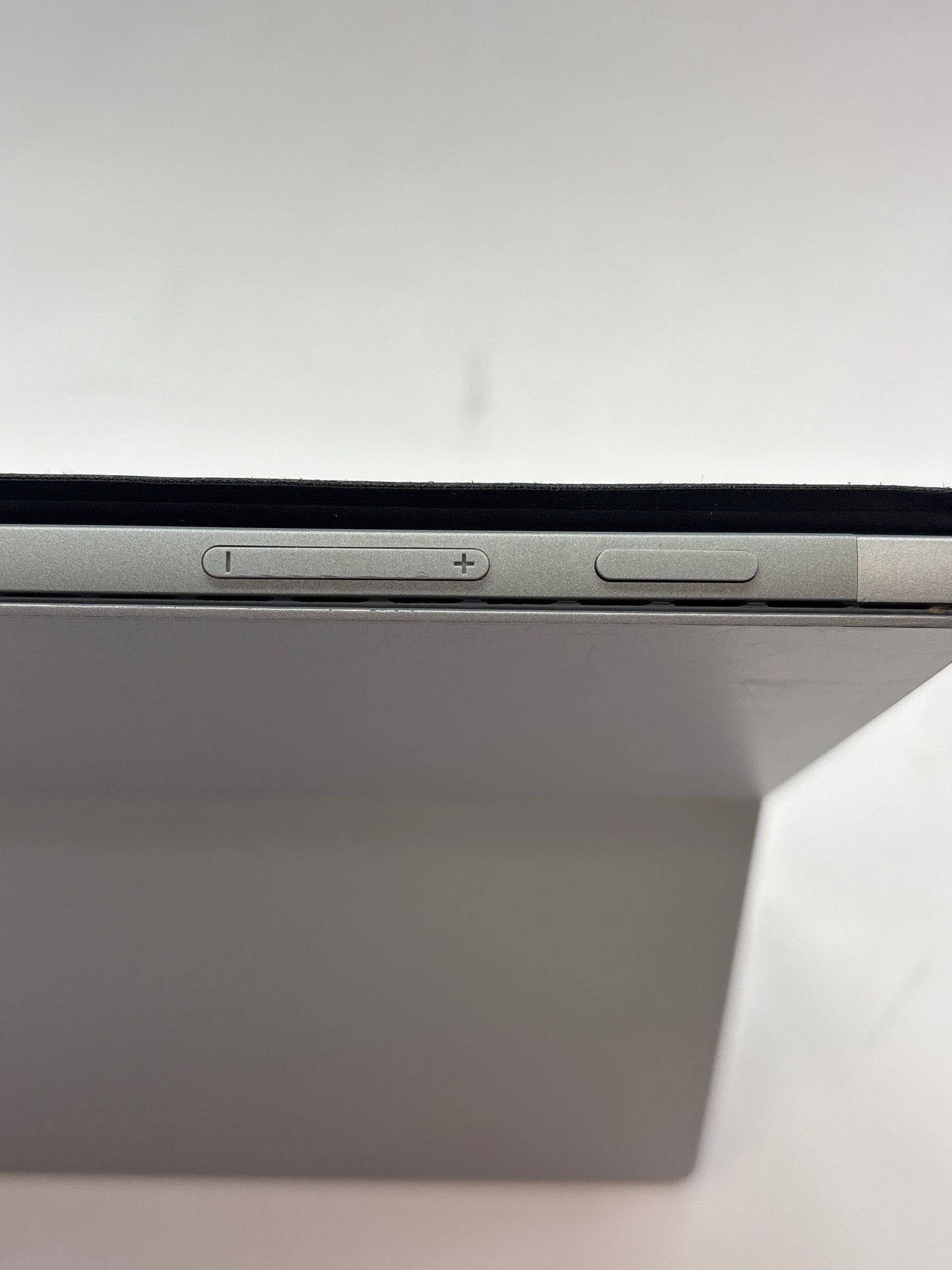 Microsoft Surface Pro 5 1796 12.3" i5-7300U 2.6GHz 8GB RAM 256GB SSD