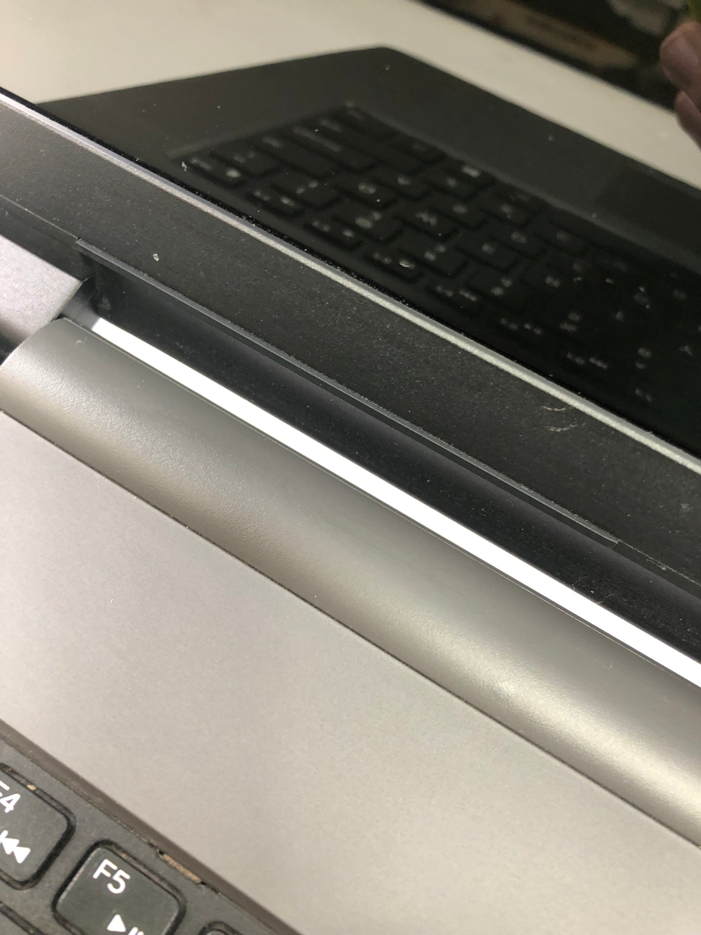 Dell Inspiron 5755 17.3" AMD A8-7410 2.2GHz, 8GB RAM, 1TB HDD, Radeon R5 - READ