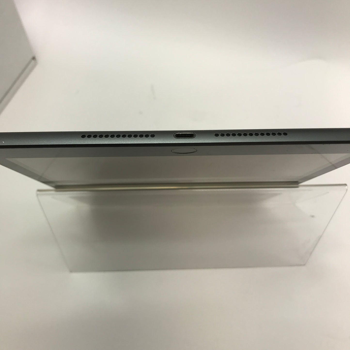 WiFi Only Apple iPad 8th Gen 32GB Space gray MYL92LL/A