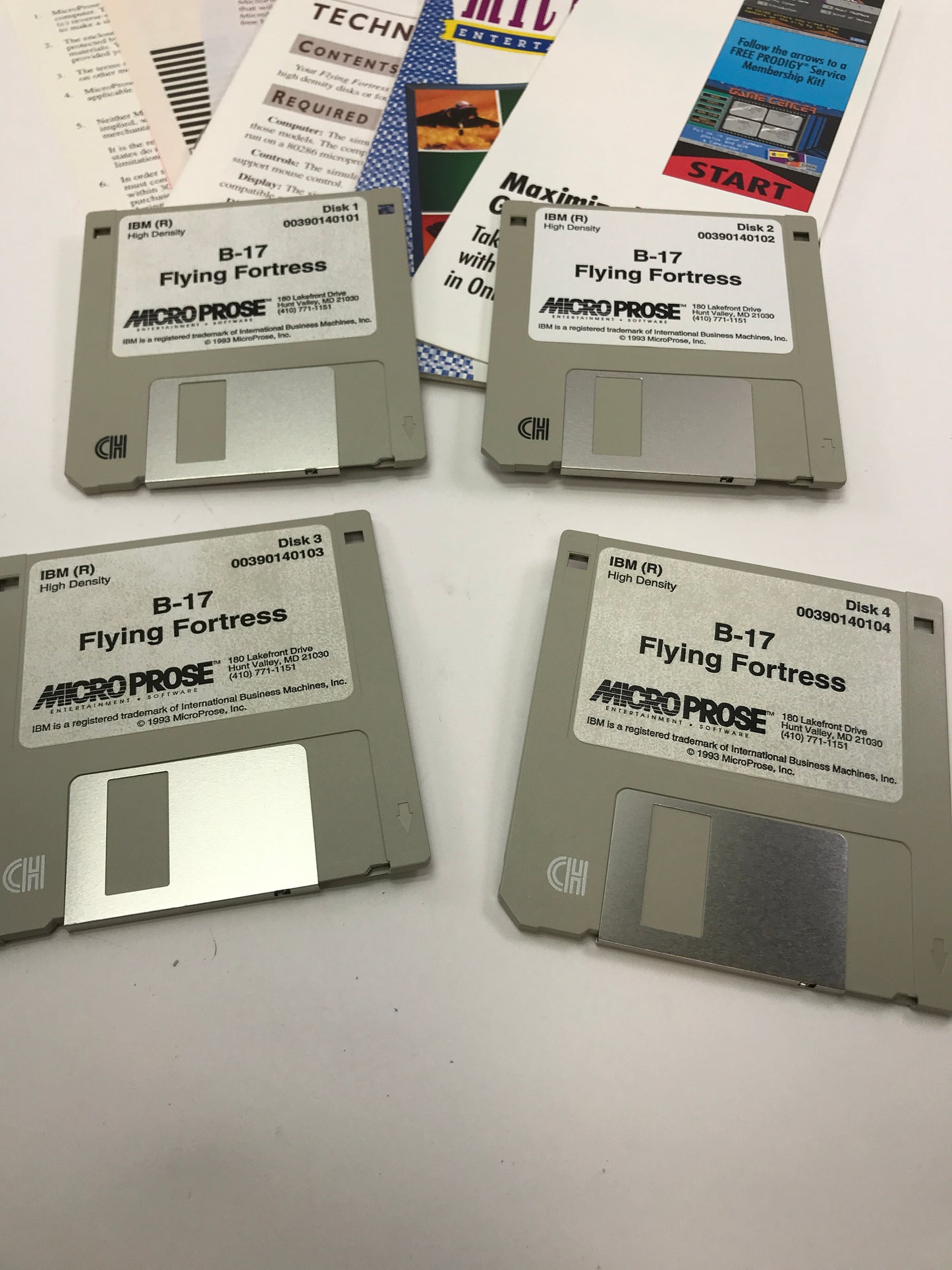 B-17 Flying Fortress World War II Bombers In Action (PC, 1993) CIB