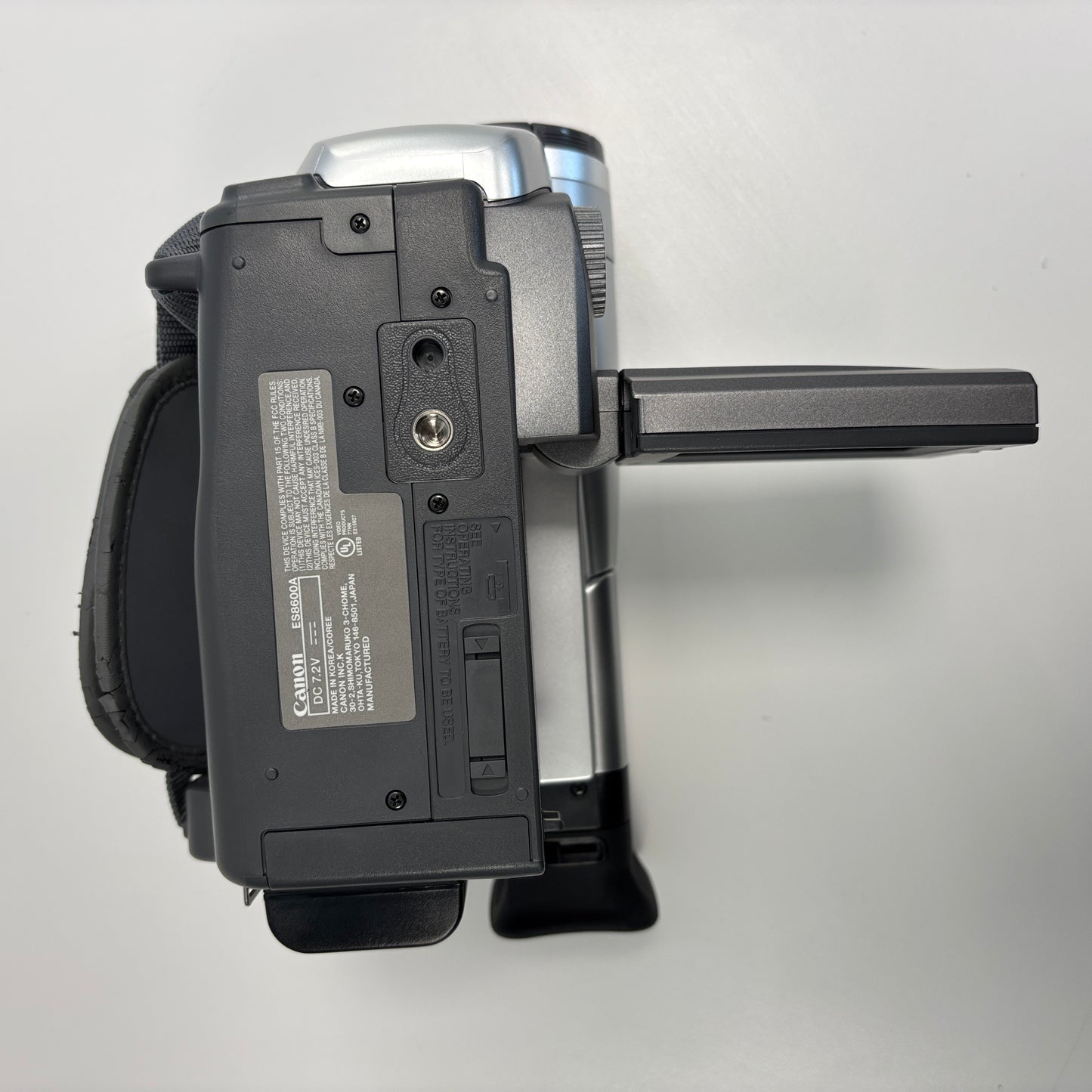 Canon ES8600 0.27MP Hi8 Analog camcorder