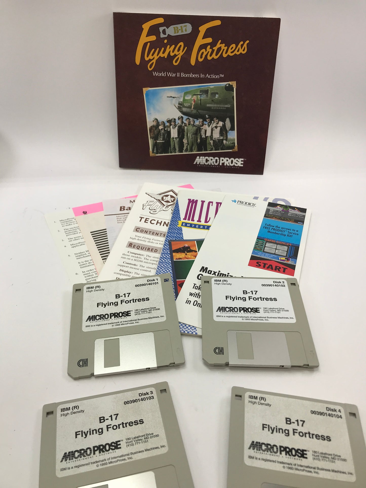 B-17 Flying Fortress World War II Bombers In Action (PC, 1993) CIB
