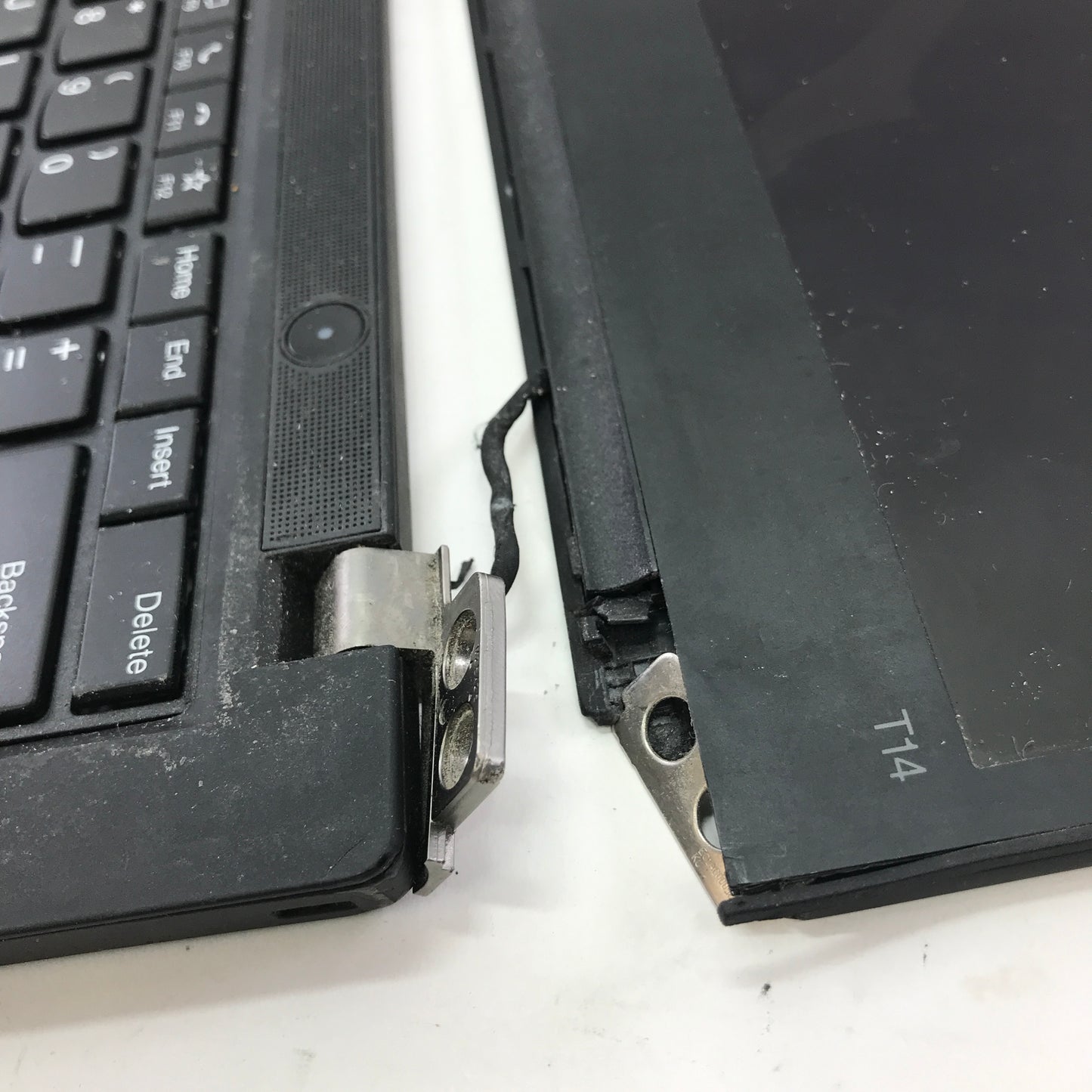 Broken Lenovo ThinkPad T14 GEN 2 14" Intel i7 8GB RAM 128GB SSD READ