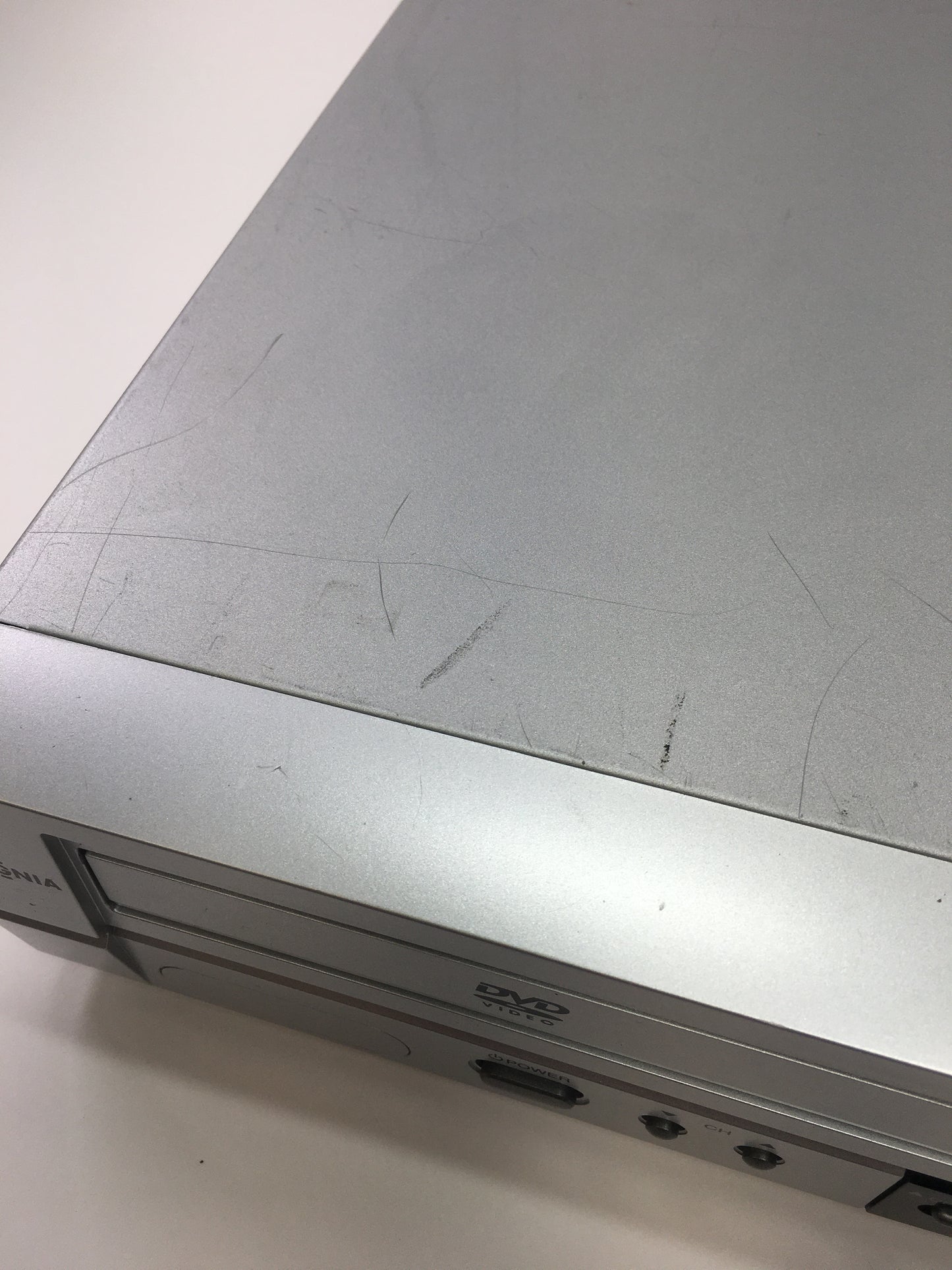 Insignia DVD040924 DVD Player/Video Cassette Player 3850R-Z666E