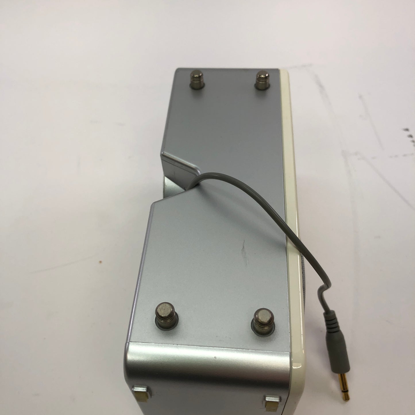 Tivoli Audio isongbook AM/FM Alarm Clock Radio w Extension Speaker