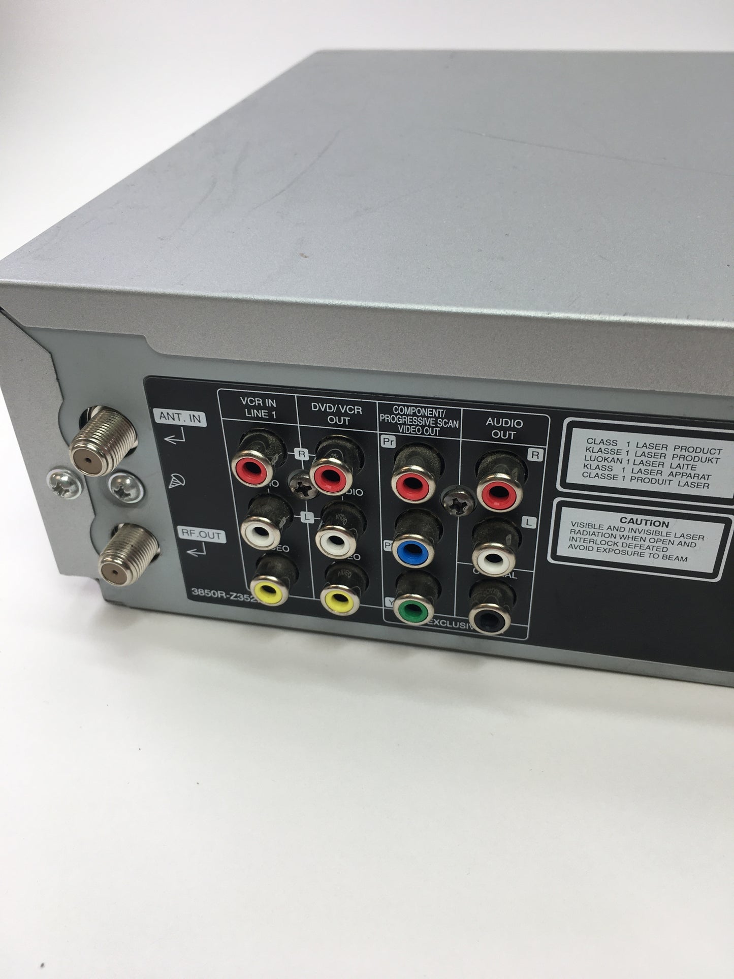 Insignia DVD040924 DVD Player/Video Cassette Player 3850R-Z666E