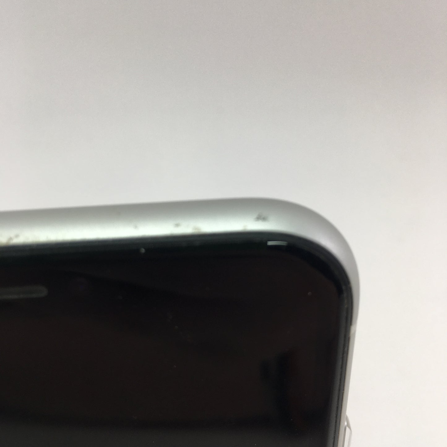 Broken Unlocked Apple iPhone 11 128GB 17.4.1 MT3U2LL/A Cracked Back