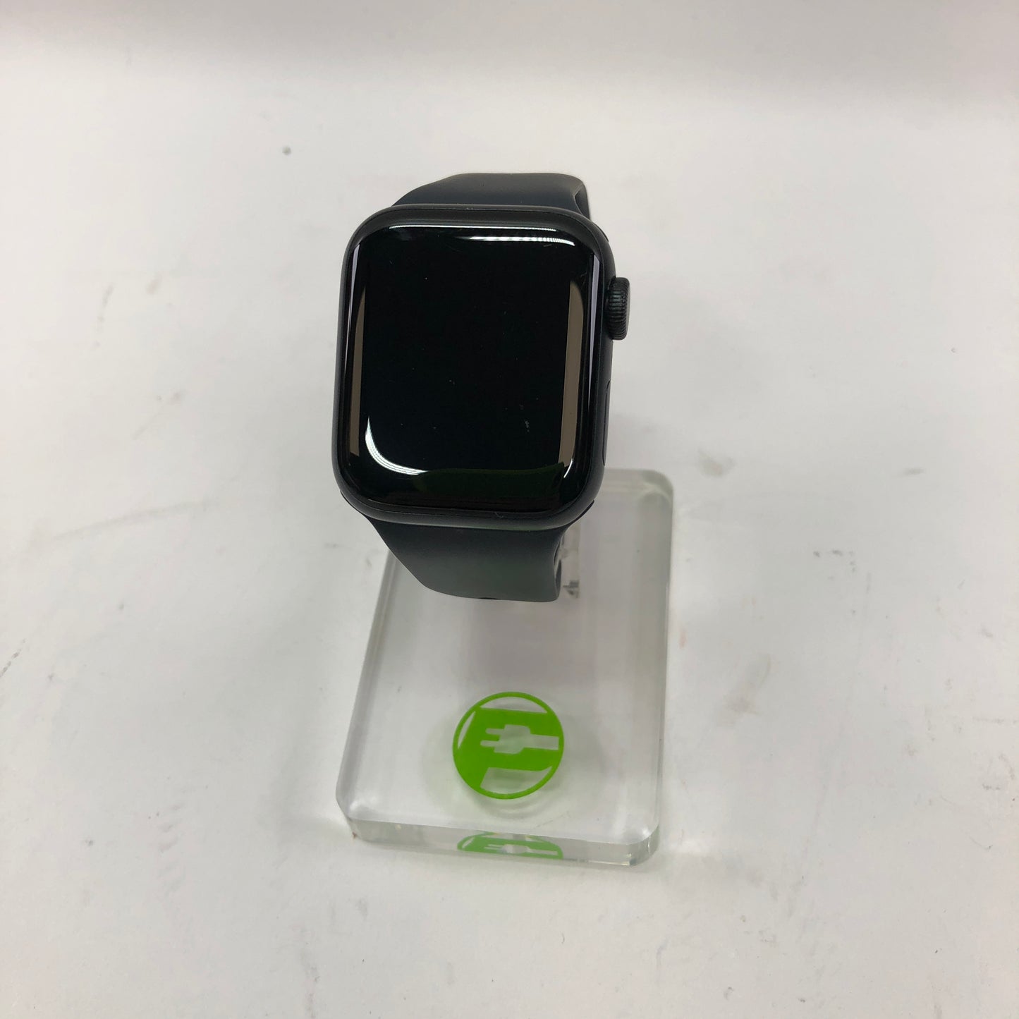 GPS Only Apple Watch SE 2nd Gen 40MM Black Aluminum Midnight Sport Band A2722