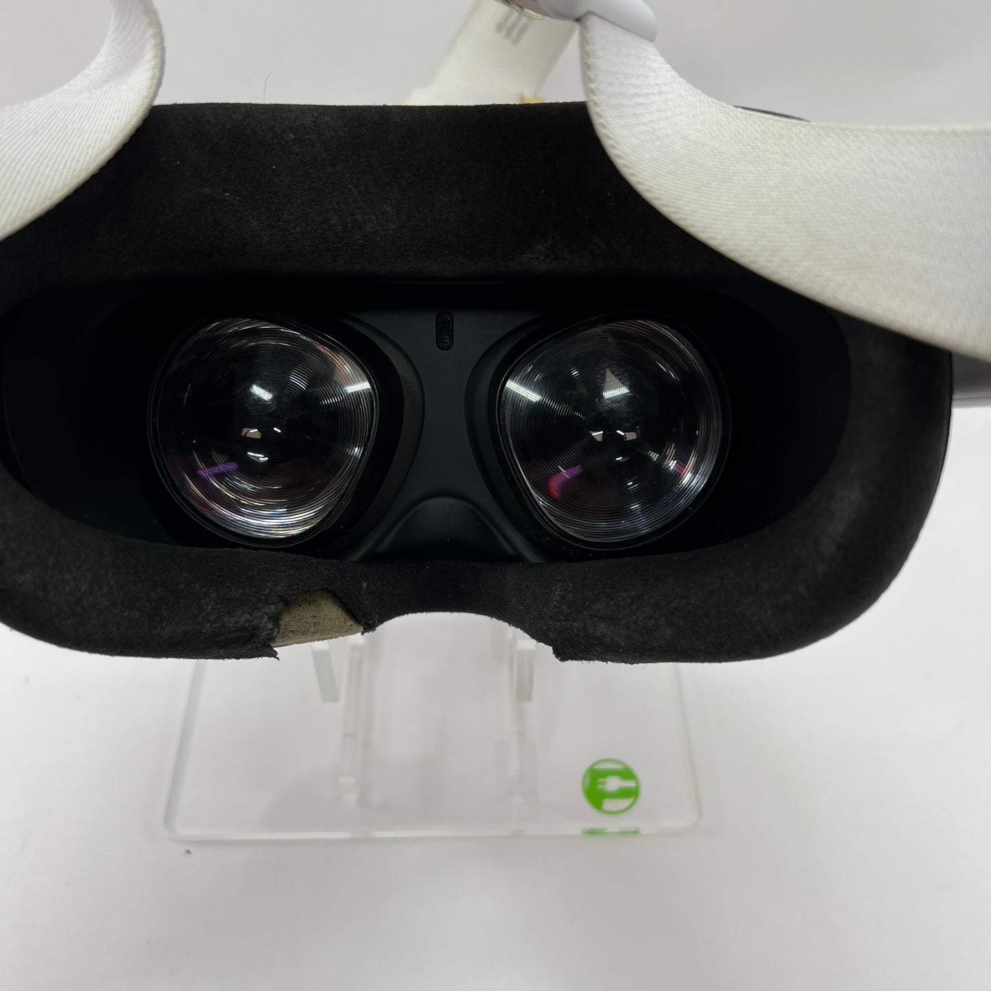 Broken Oculus Quest 2 256GB KW49CM HAS DARK SPOT ON LCD DISPLAY