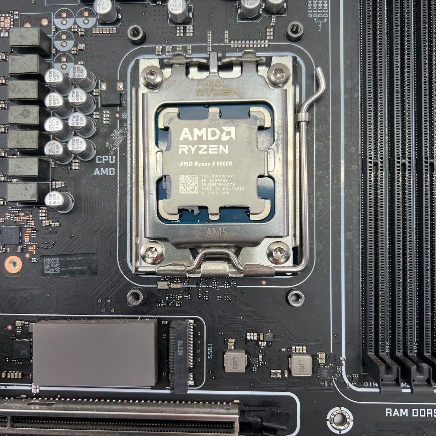 HP Omen N99250-001 AM5 B650 MicroATX DDR5 Motherboard w/AMD Ryzen 5 8500G CPU