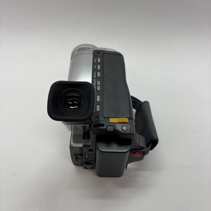 Canon ES8600 0.27MP Hi8 Analog camcorder