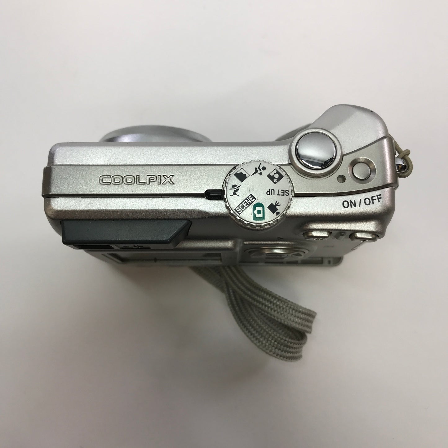 Lot of 7 Broken Digital Cameras [Nikon, Sony, Kodak and Minolta] No Power READ