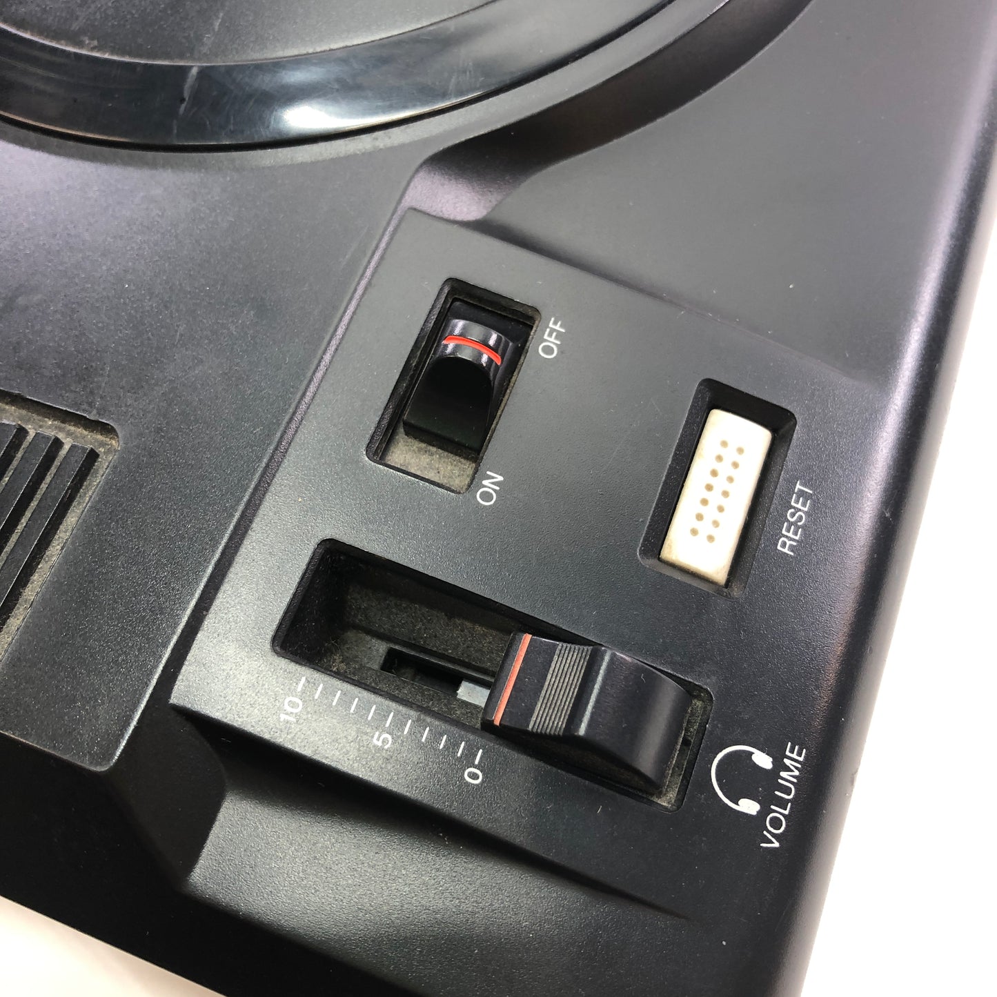 Broken Sega Genesis 16-Bit Video Game Console 1601 Read