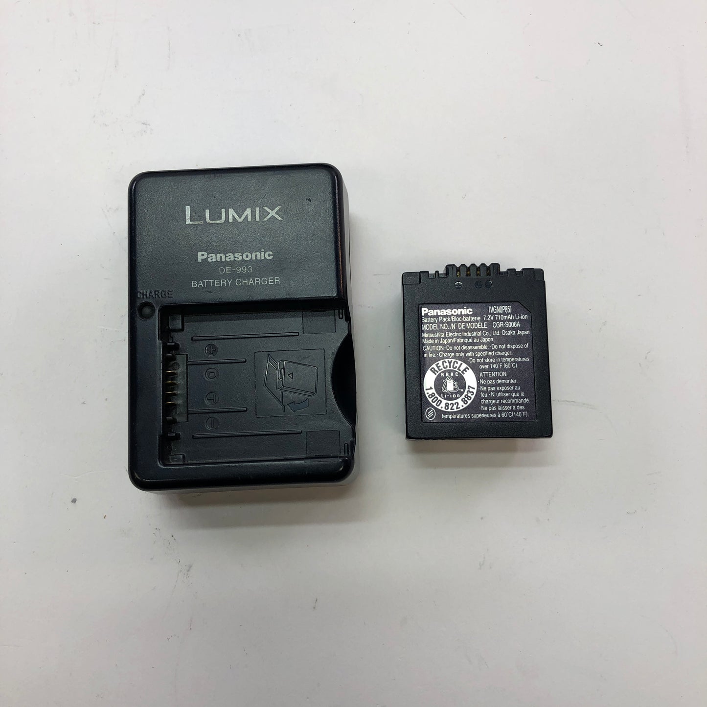 Panasonic dmc-fz7 12.1MP Digital Camera w OEM Battery Charger and Carrying Case