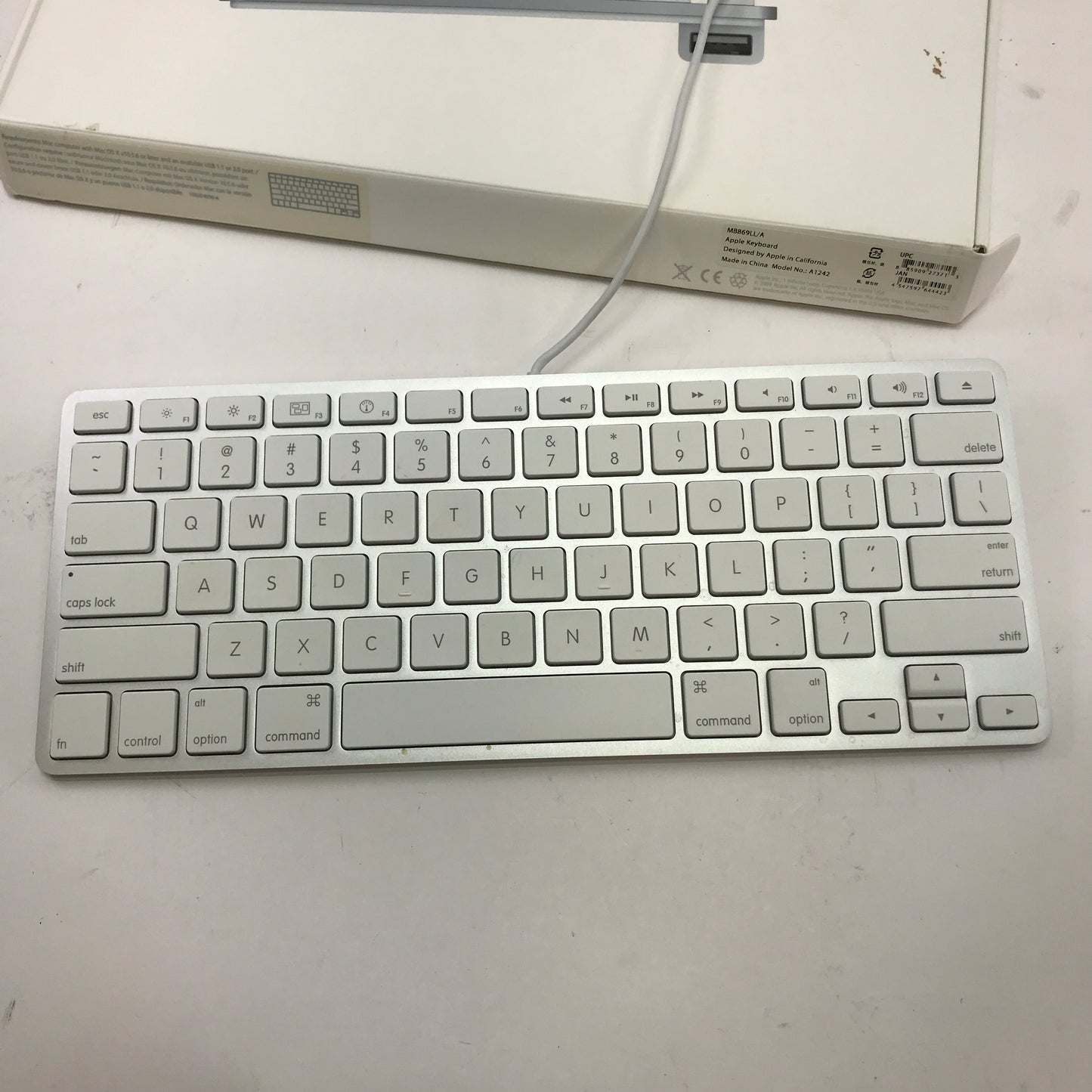 Apple Keyboard MB869LL/A Silver Tested and Working w Original Box