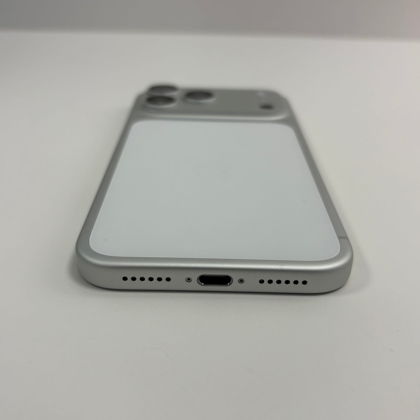 Factory Unlocked Apple iPhone 17 Pro Max 512GB Silver MFXK4LL/A