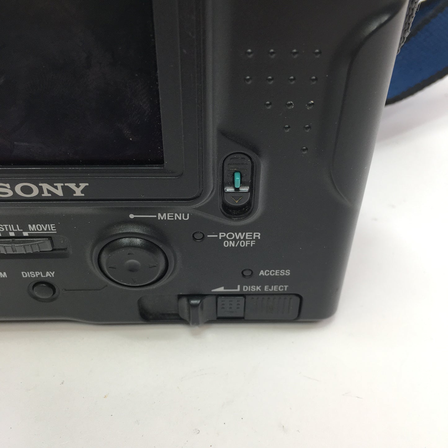 Sony FD83 Digital Still-Camera MVC-FD83 w Neck Strap