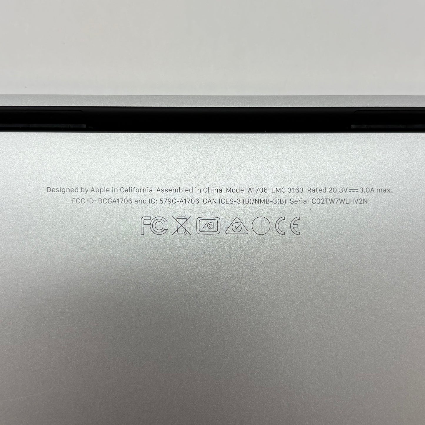 2017 Apple MacBook Pro 13.3" i5 3.1GHz 8GB RAM 256GB SSD Silver A1706