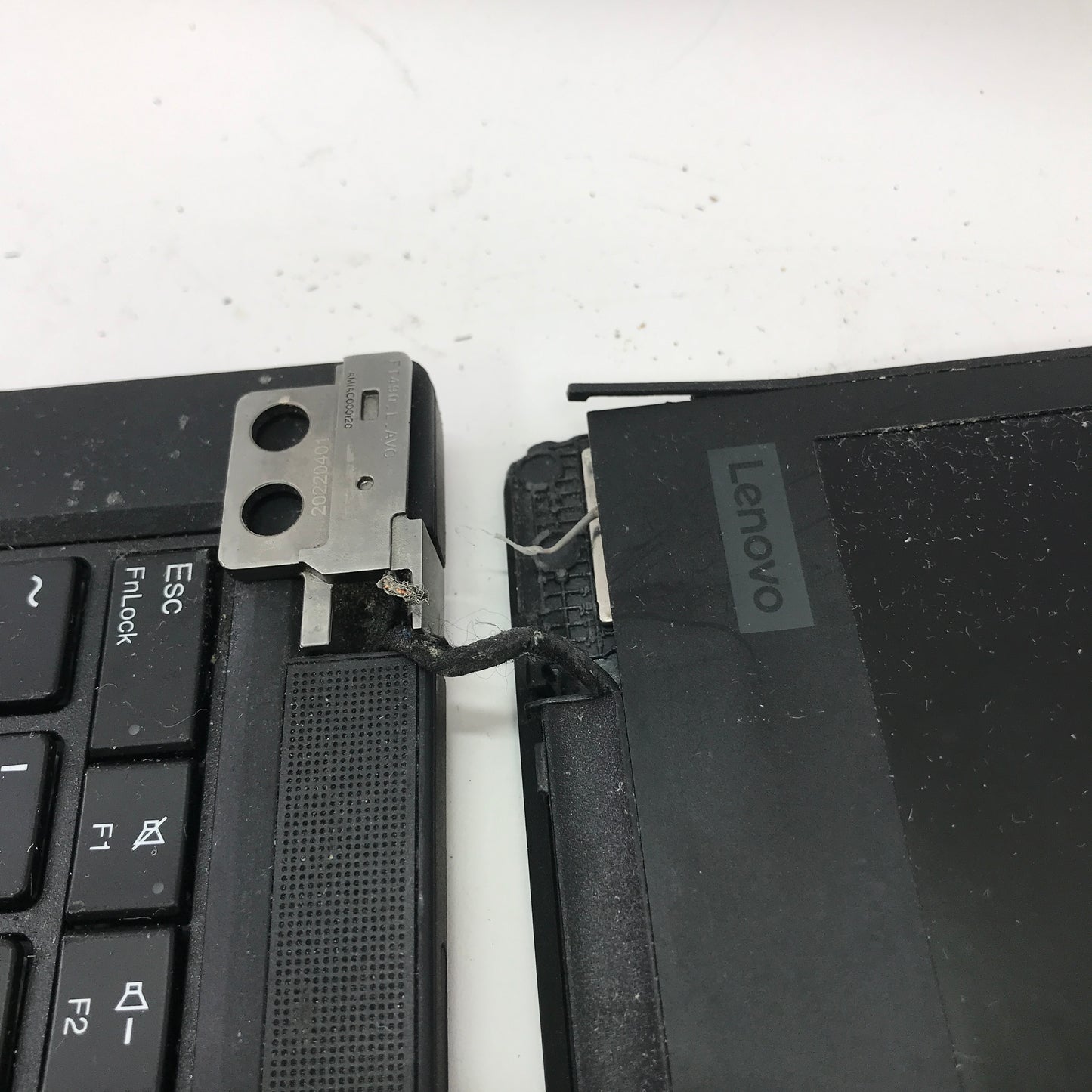 Broken Lenovo ThinkPad T14 GEN 2 14" Intel i7 8GB RAM 128GB SSD READ