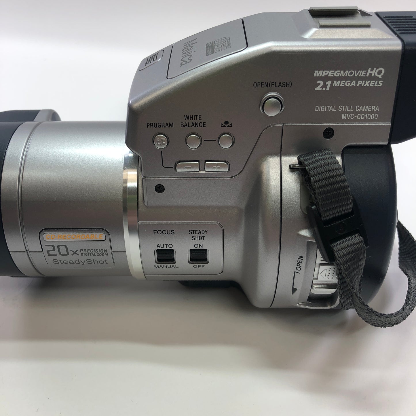 Sony MVC-CD1000 2.1MP Digtial Still Camera w Original Box