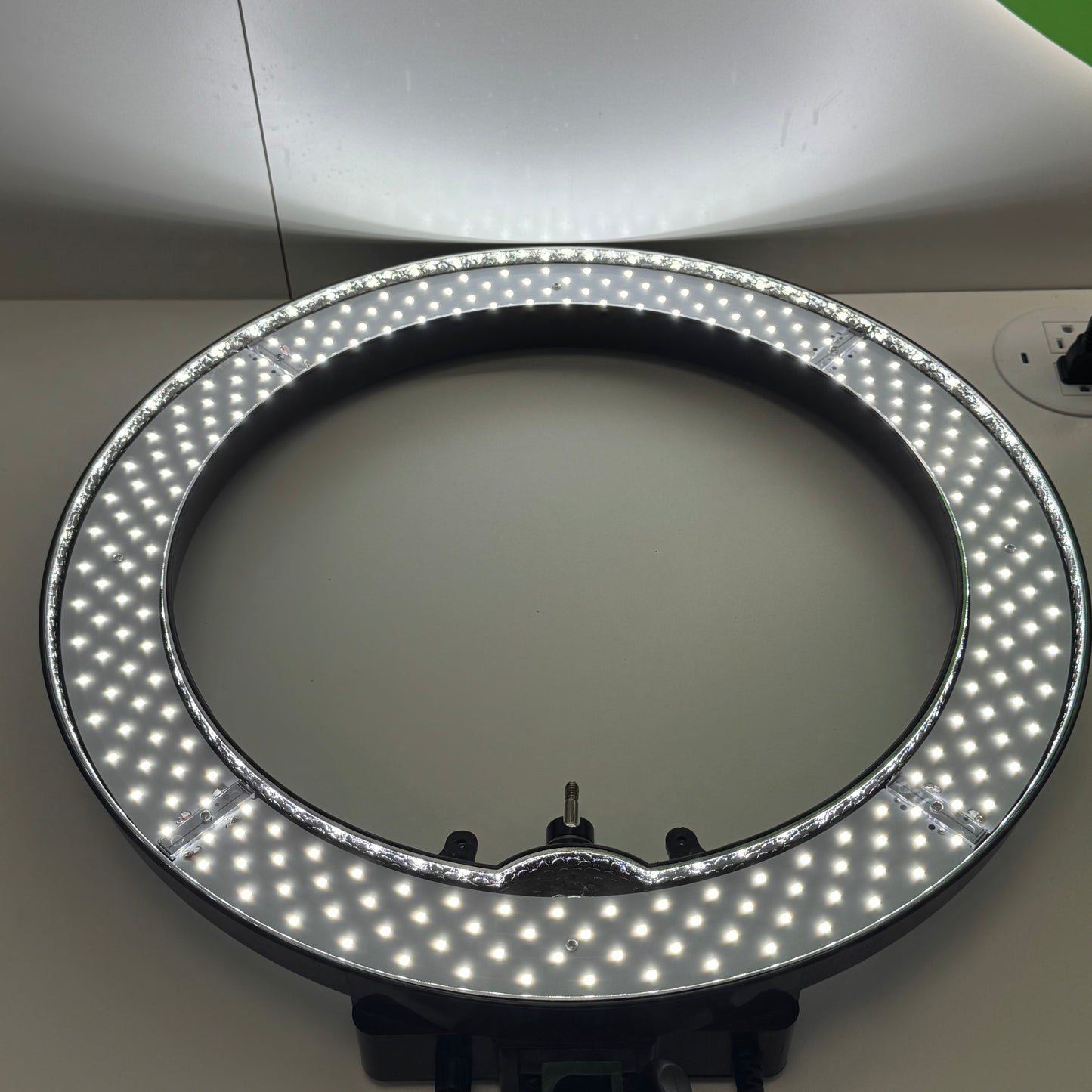 Neewer Ring light  RL-18"