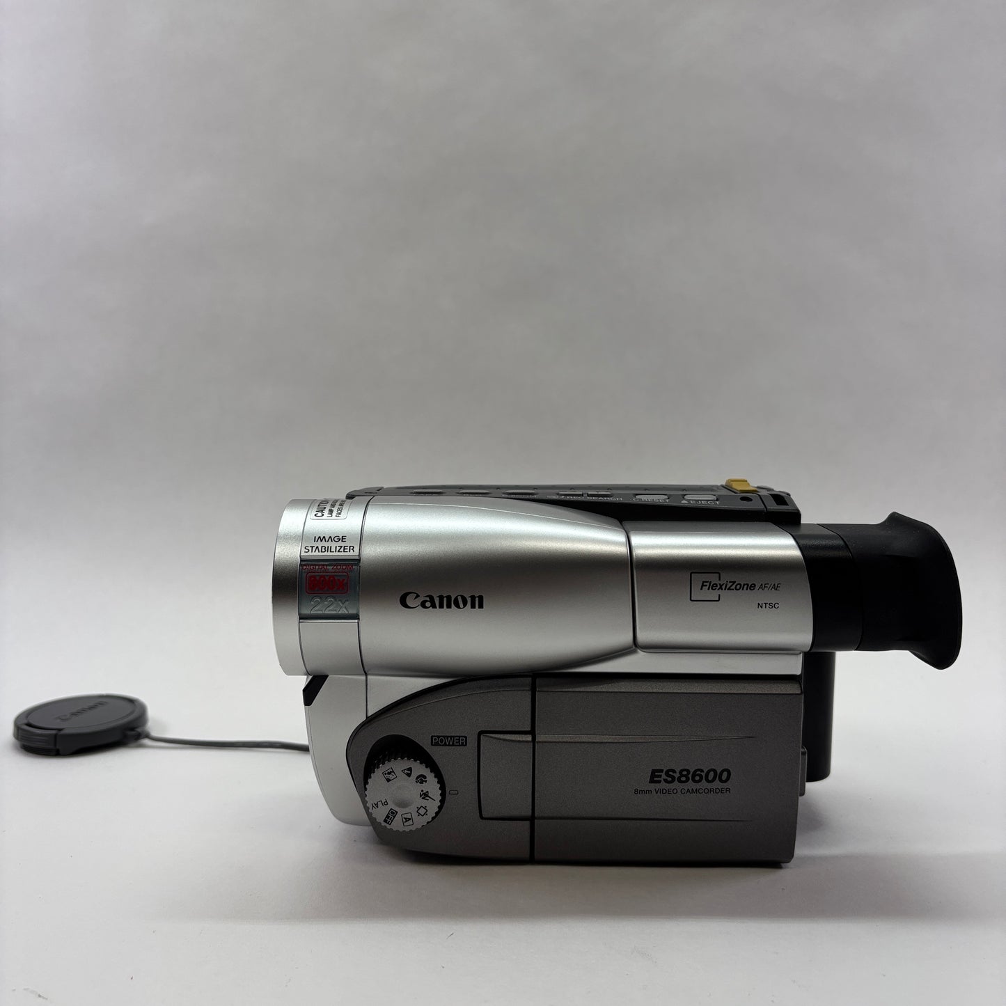 Canon ES8600 0.27MP Hi8 Analog camcorder