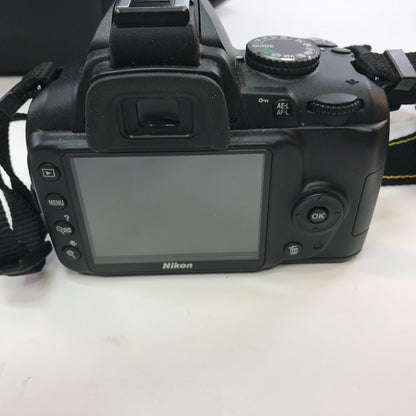 Nikon D3000 10.2MP DSLR Camera  w Carrying Bag Tested and Working