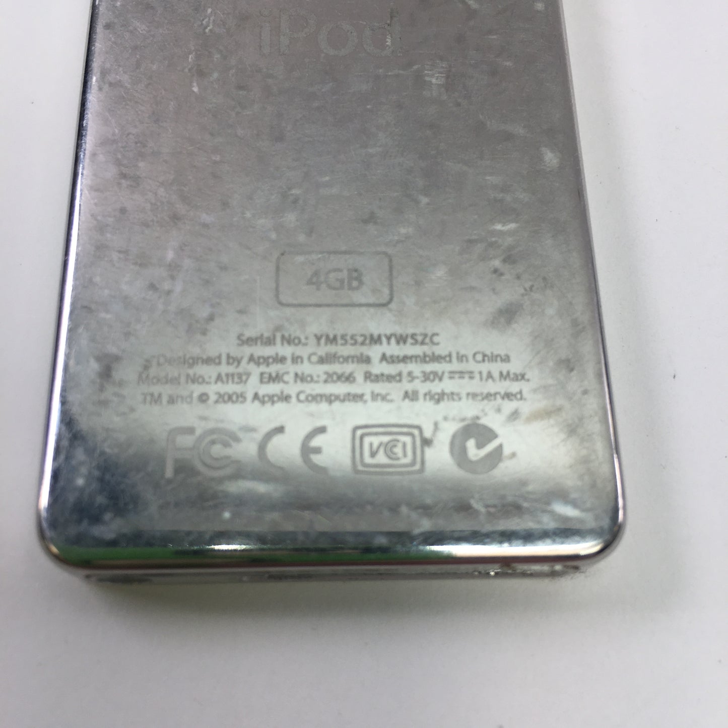 Broken Apple iPod Nano 1st Gen 4GB A1137 Bad Battery READ