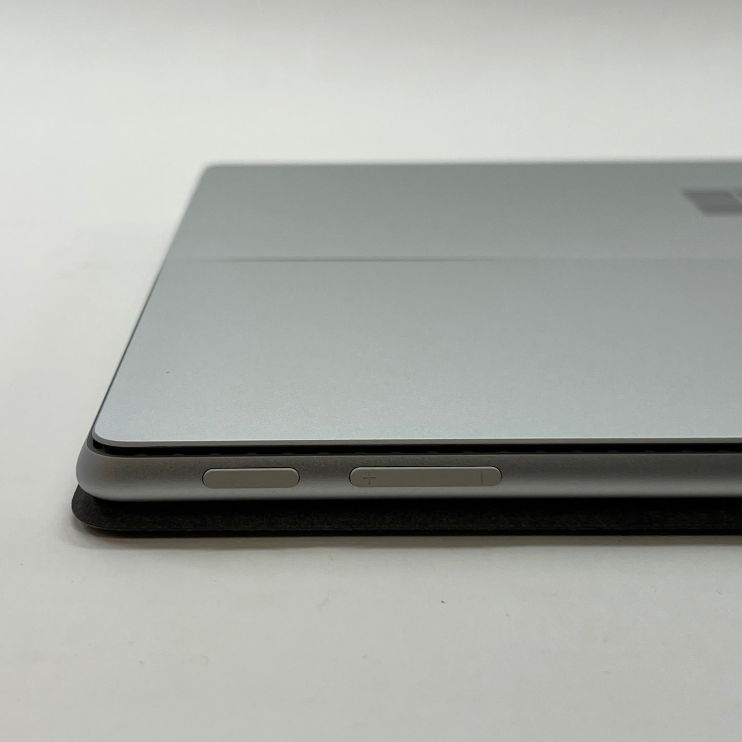 Microsoft Surface Pro 10 for Business 2079 13" Core Ultra 5 135U 2.1GHz 8GB RAM