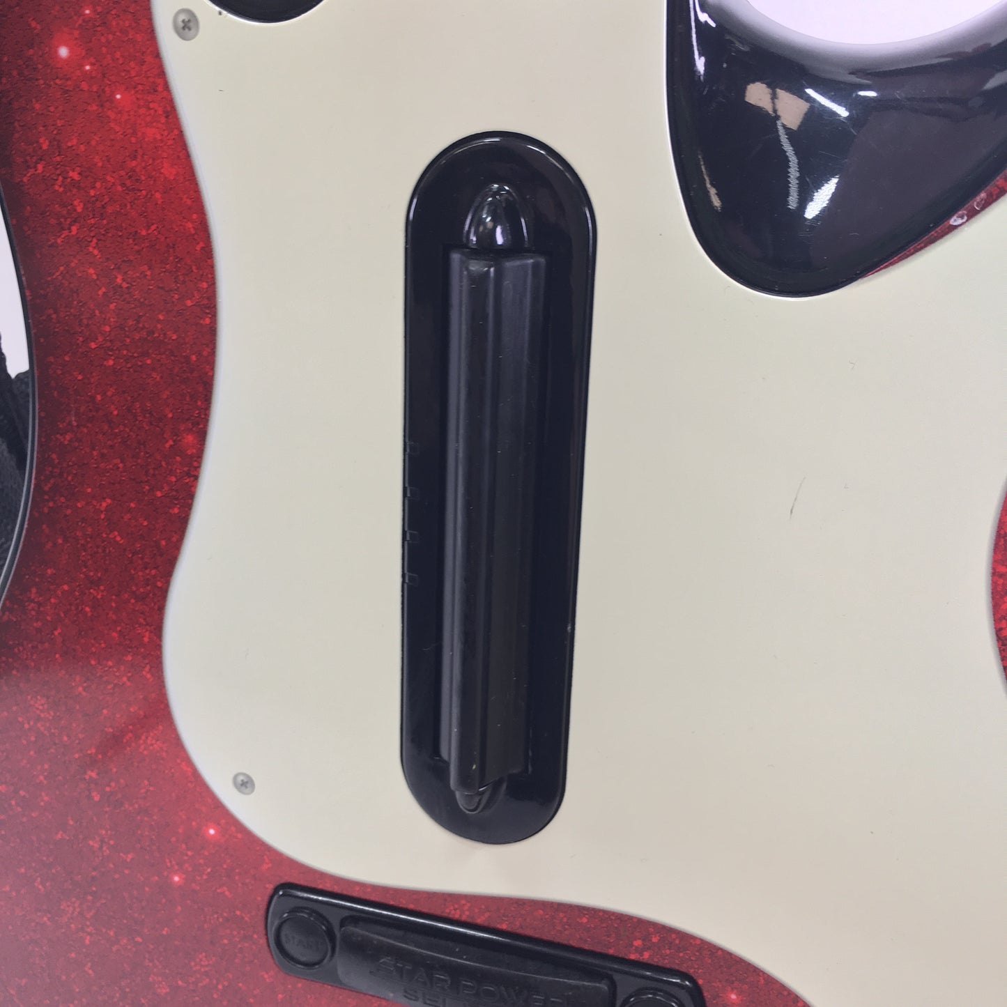 Ps2/Ps3 Guitar Hero 5 Band Hero Red/White With Strap
