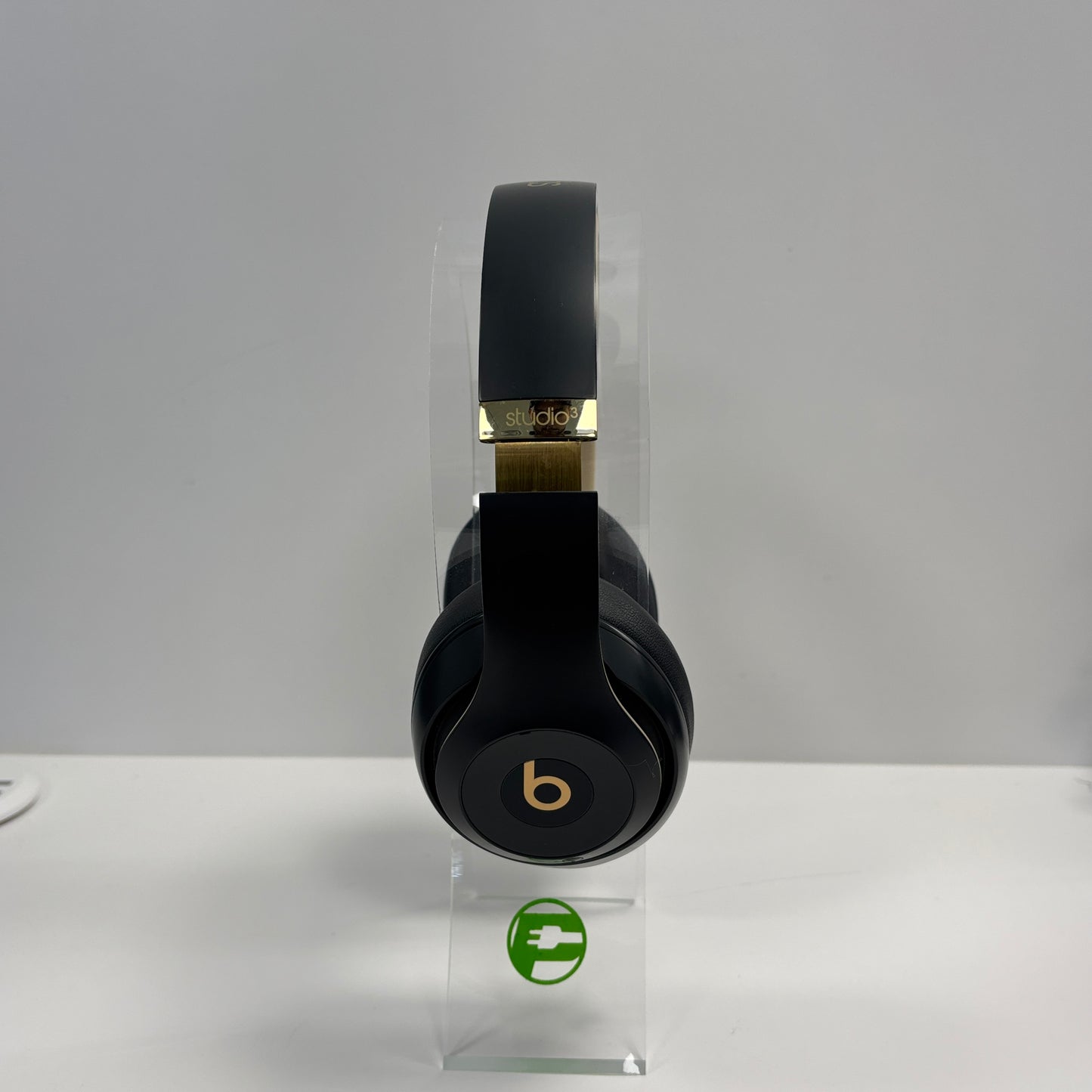 Beats Studio3 Wireless Over-Ear Bluetooth Headphones Black Gold