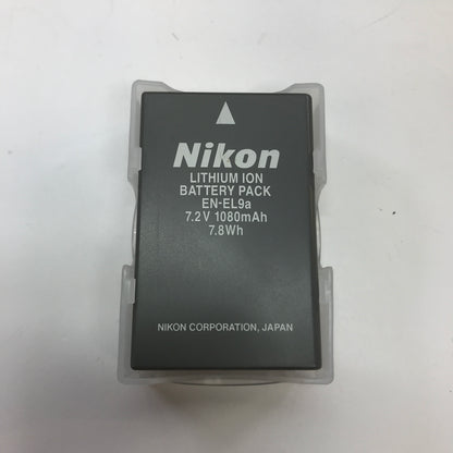 Nikon D3000 10.2MP DSLR Camera  w Carrying Bag Tested and Working