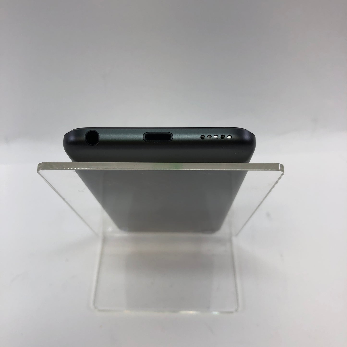 Apple iPod Touch 6th Gen 32GB Space Gray MKJ02LL/A With Box and EarPods