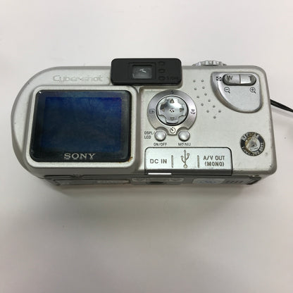 Lot of 7 Broken Digital Cameras [Nikon, Sony, Kodak and Minolta] No Power READ