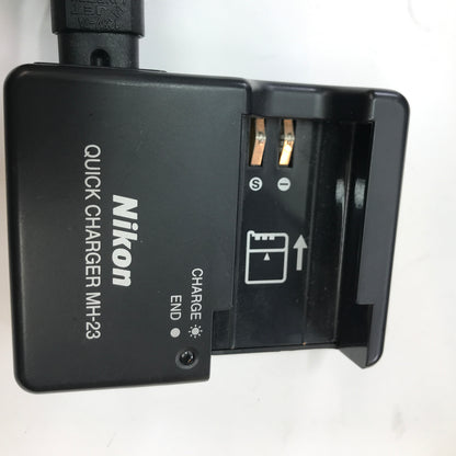 Nikon D3000 10.2MP DSLR Camera  w Carrying Bag Tested and Working