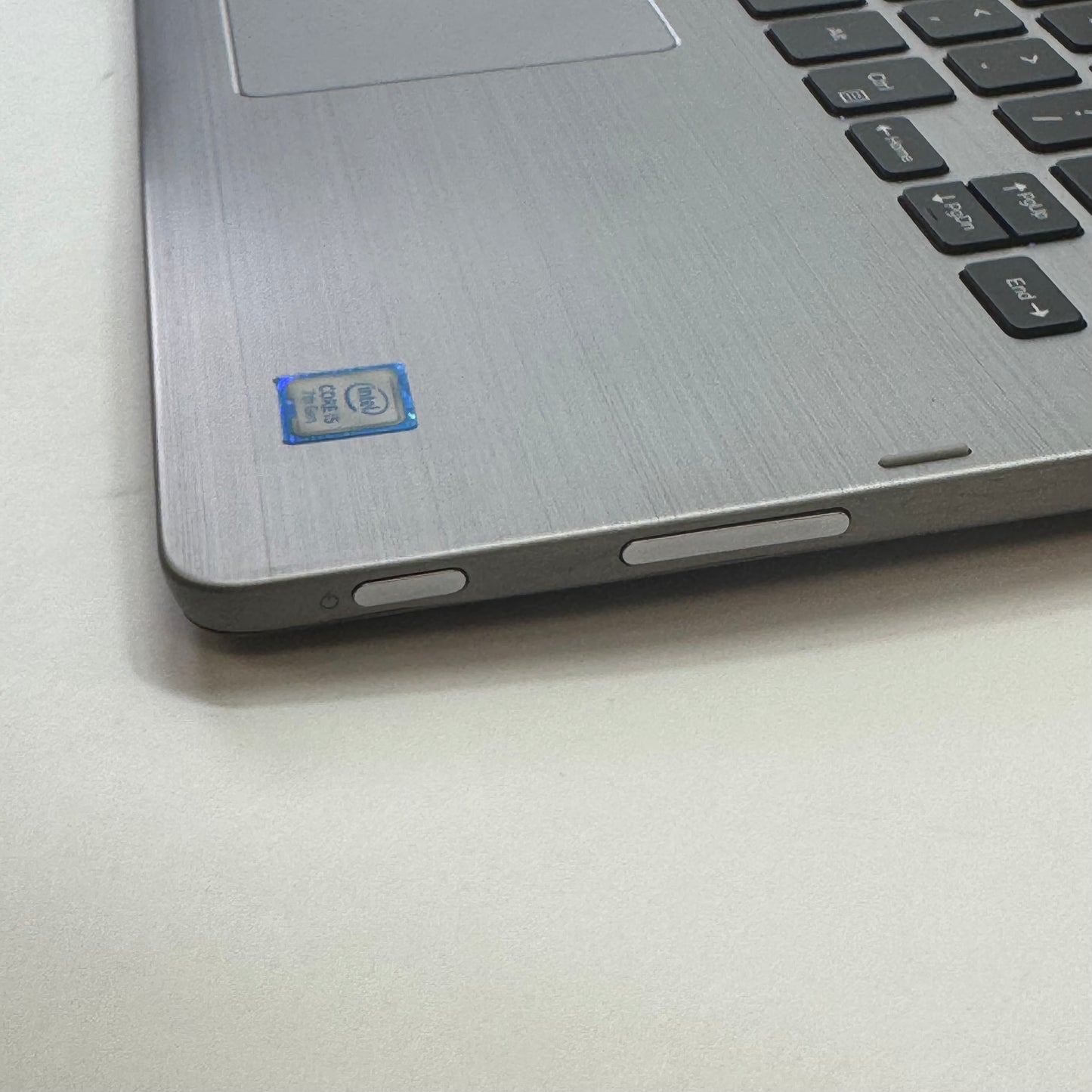 Dell Inspiron P69G001 13.3" i5-7200U 2.5GHz 8GB RAM 256GB SSD with charger READ
