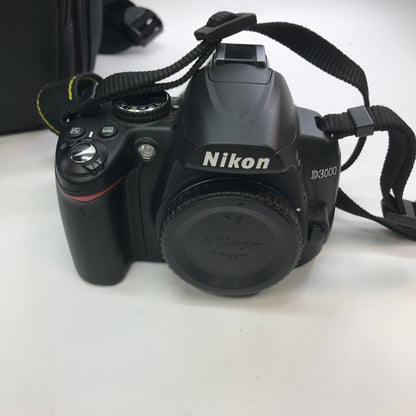 Nikon D3000 10.2MP DSLR Camera  w Carrying Bag Tested and Working