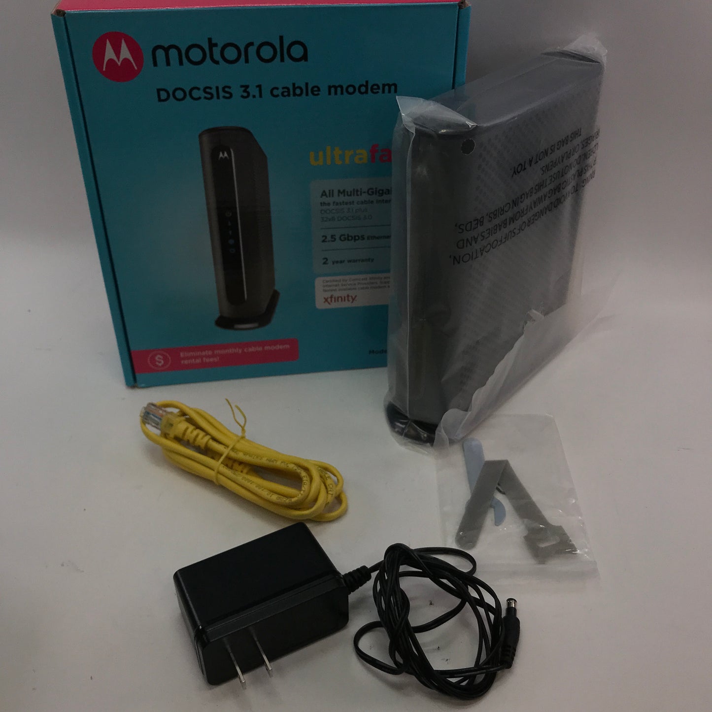 Motorola DOCSIS 3.1 Cable Modem MB8611-30 w Original Box Ethernet and Power