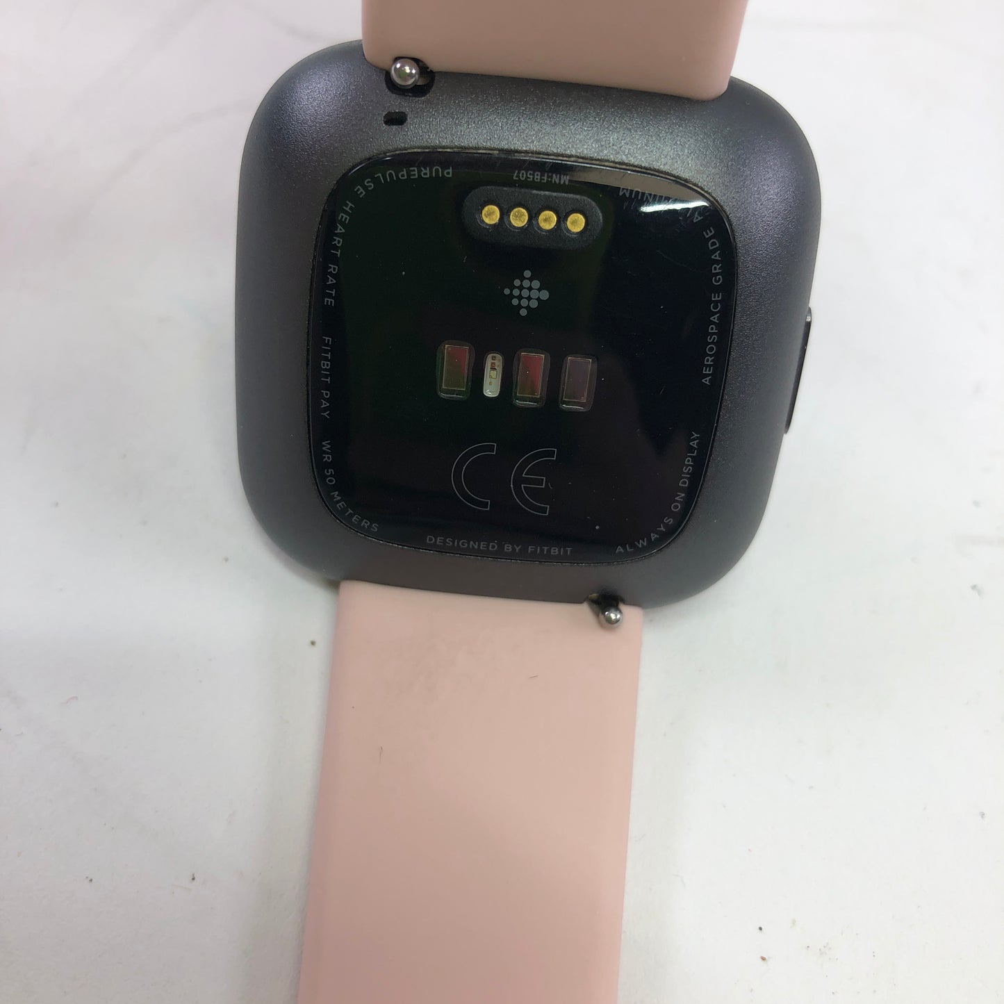 Fit Bit Versa Fitness Watch FB507 w Pink Watch Band Aluminum Body
