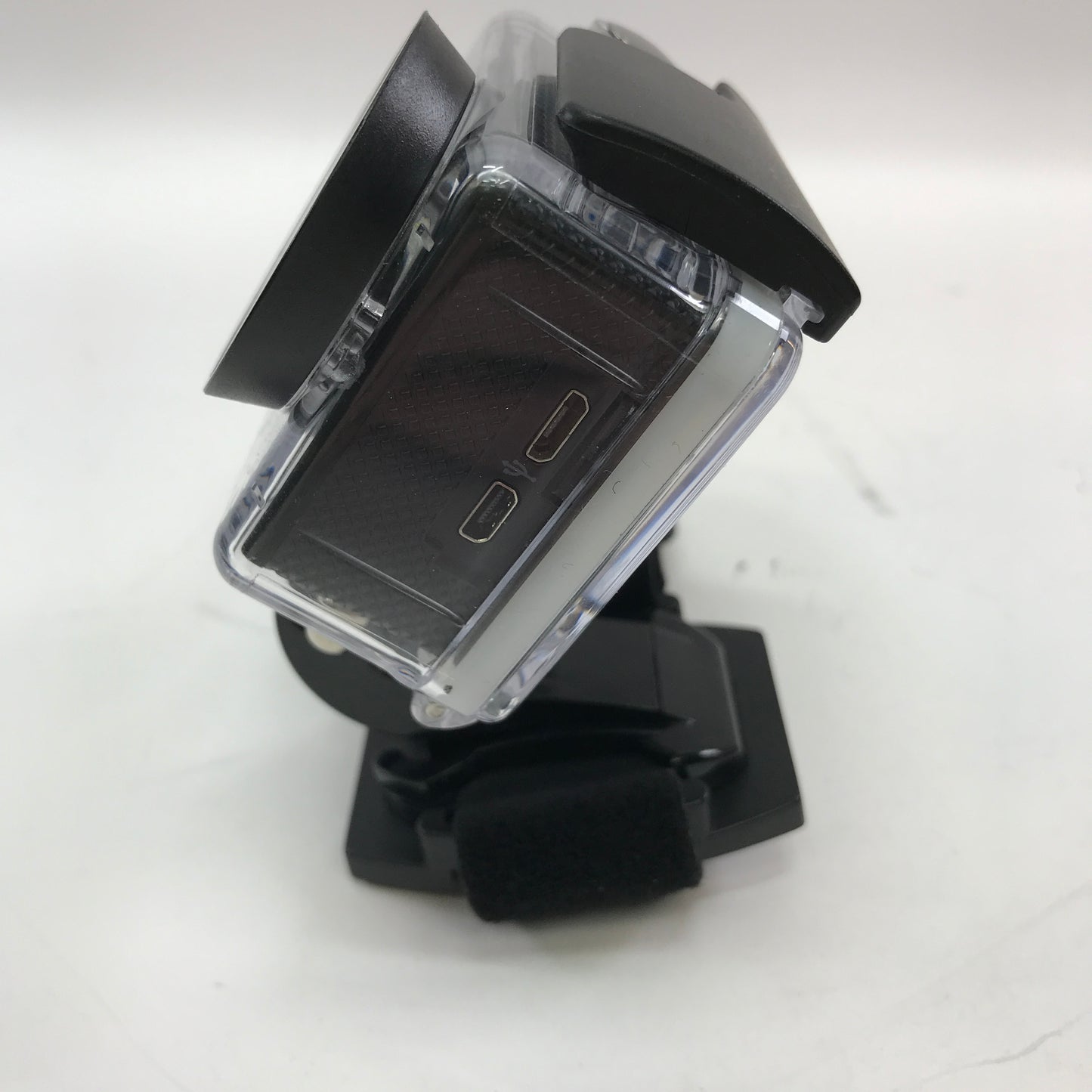 AKASO EK7000 4K Action Camera Ultra HD Wifi w Case and Strap