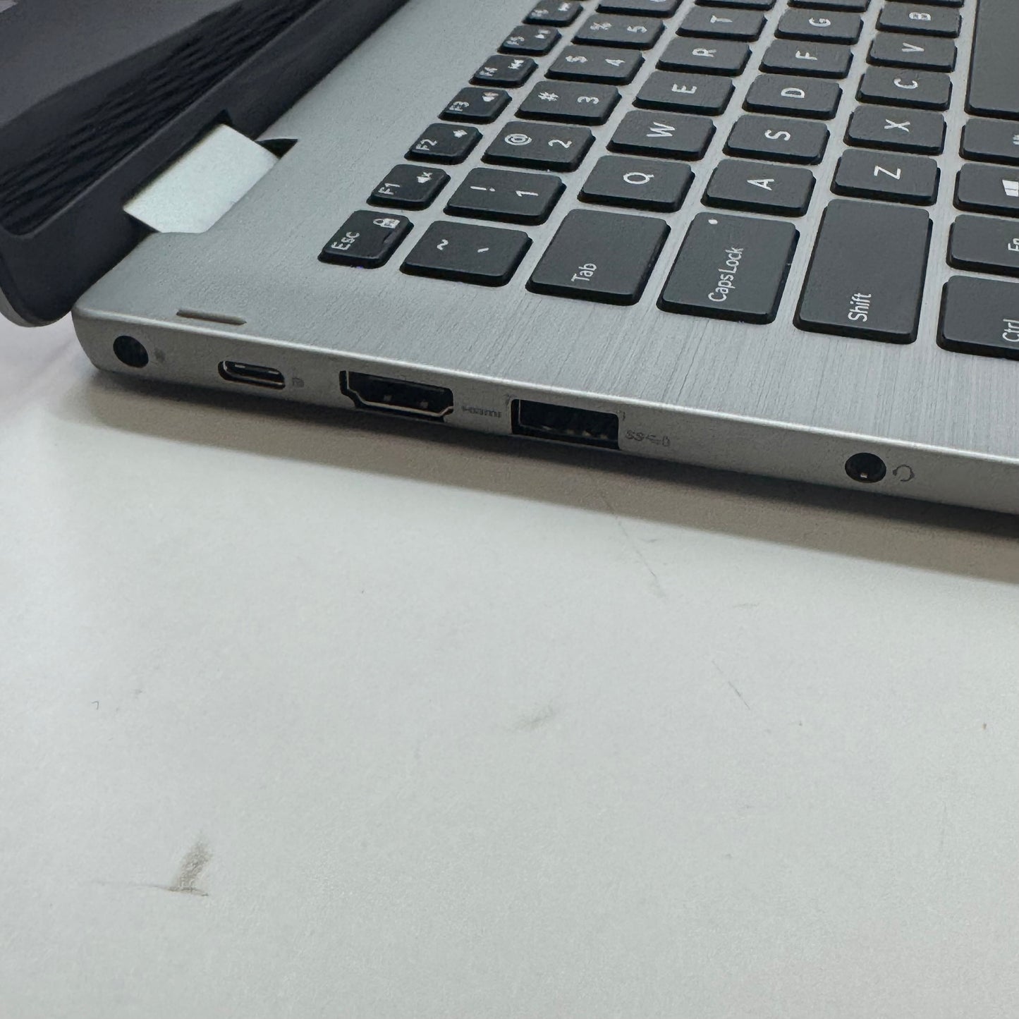 Dell Inspiron P69G001 13.3" i5-7200U 2.5GHz 8GB RAM 256GB SSD with charger READ