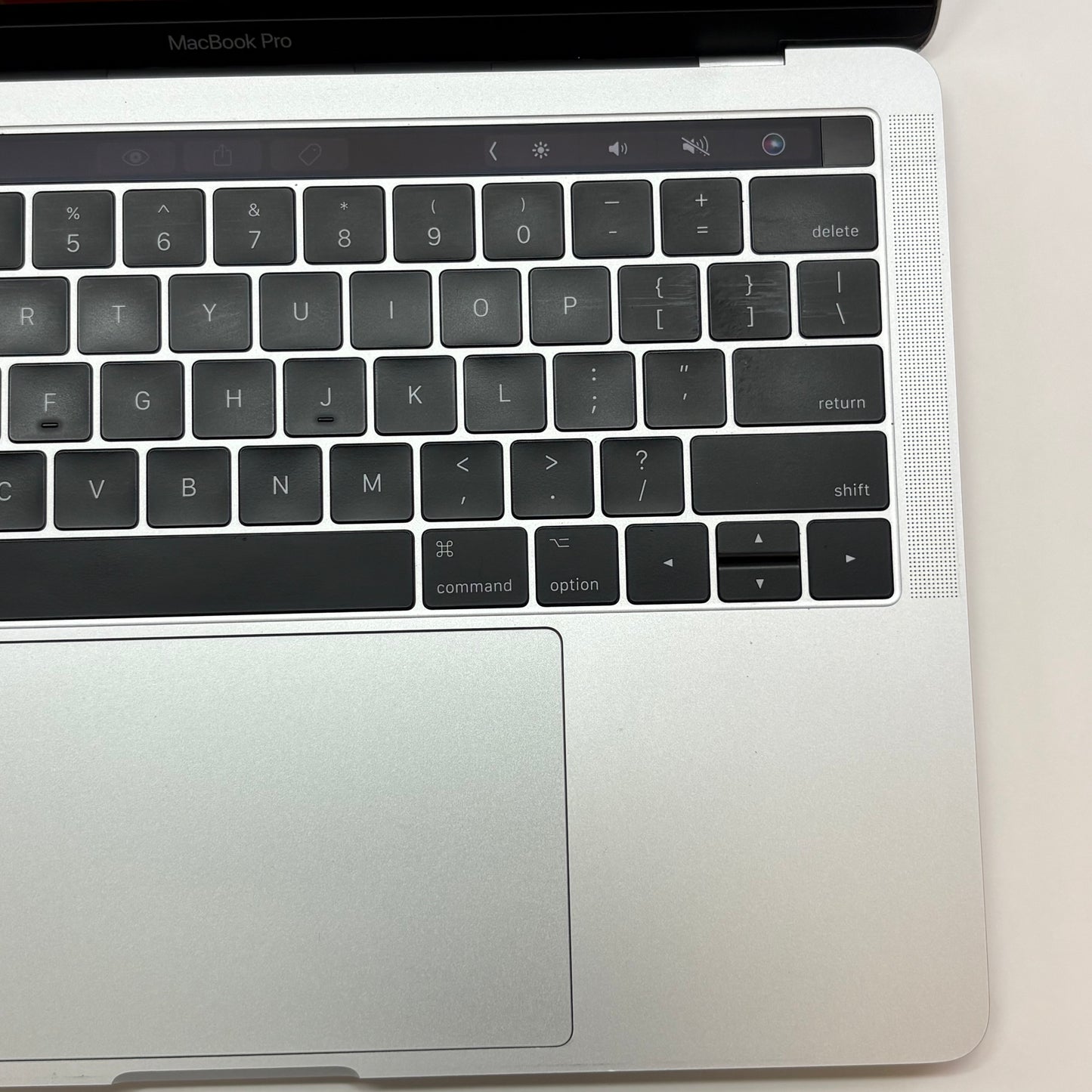 2017 Apple MacBook Pro 13.3" i5 3.1GHz 8GB RAM 256GB SSD Silver A1706