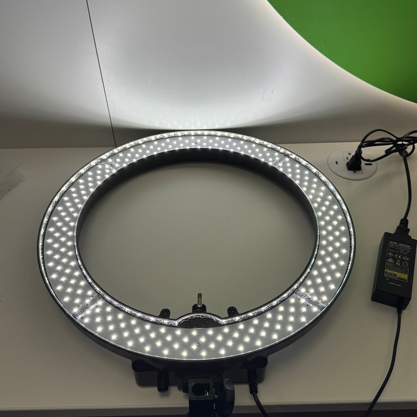 Neewer Ring light  RL-18"
