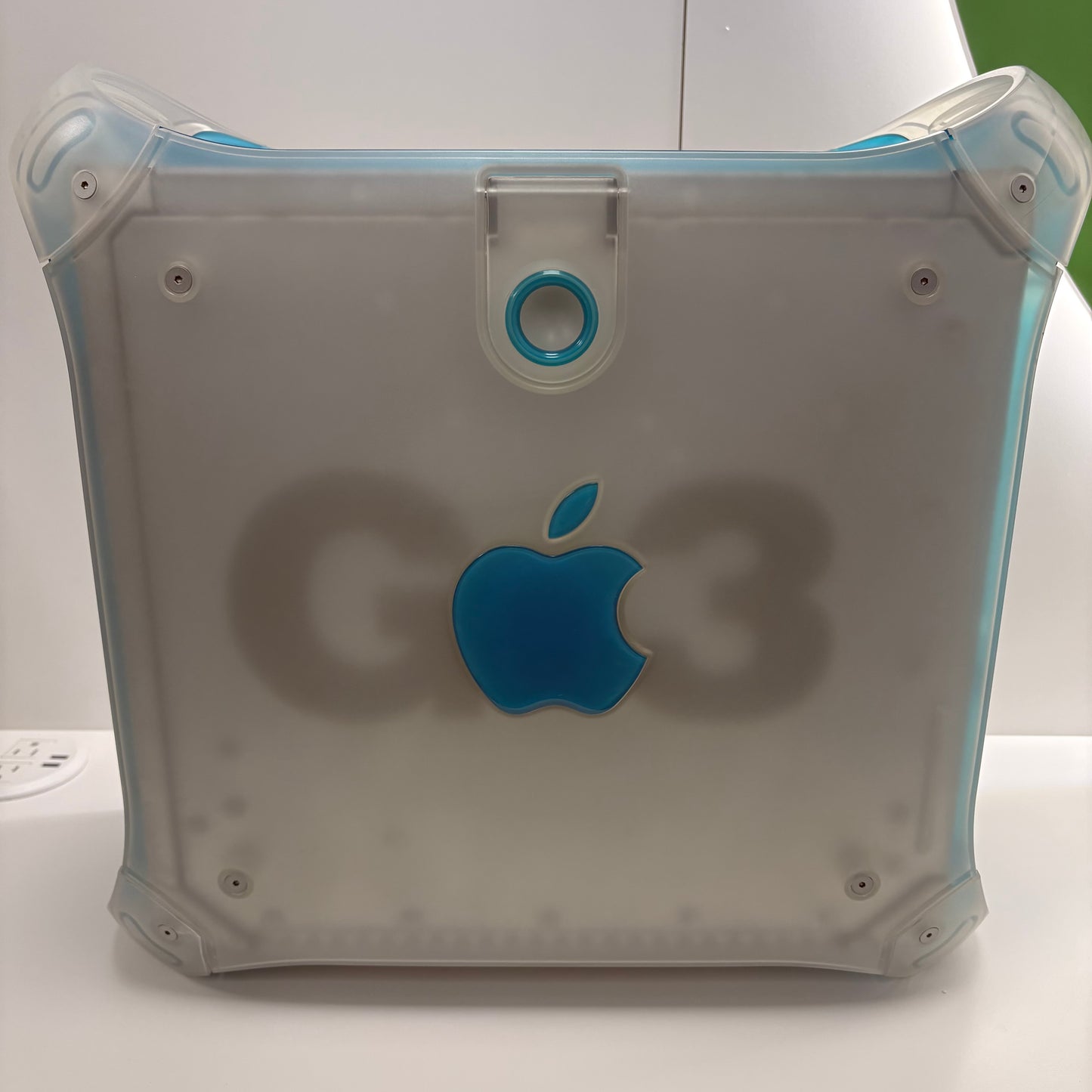 1998 Apple Power Macintosh G3 G3 300-MHz 64MB 6GB HDD Crystal Blue M5183 CIB